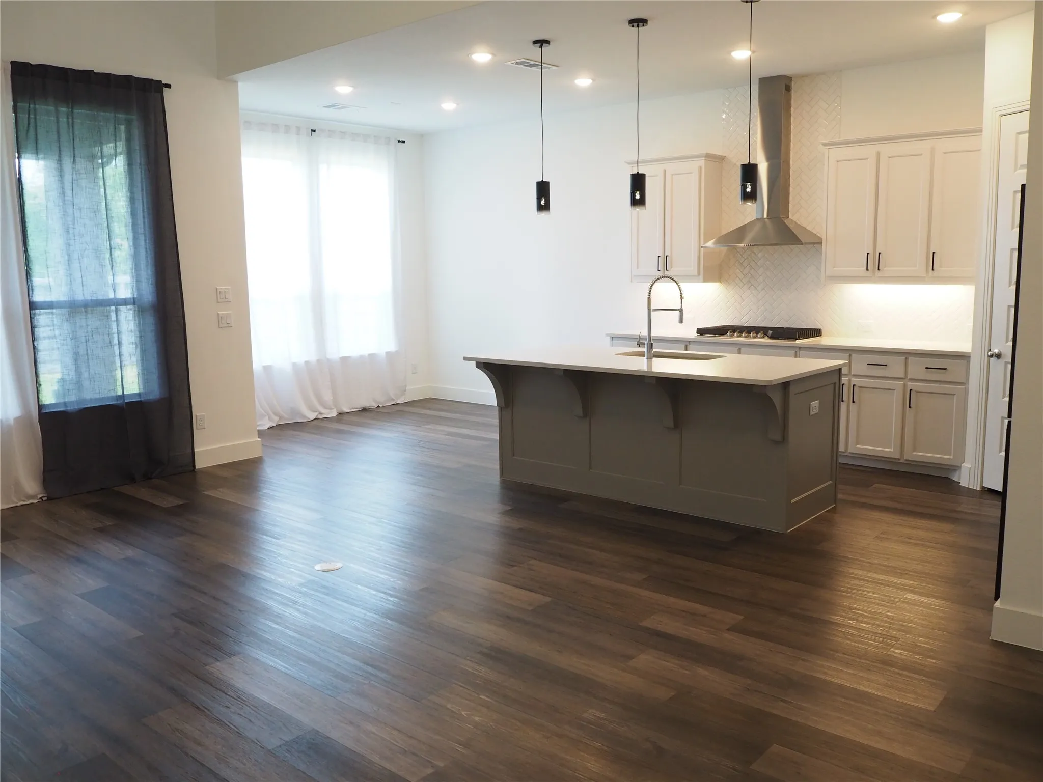 Single Family Residence For Rent in Denton County , 5009 Shadetree Street, Little Elm, Texas 76227, 4 Bedroom, 3 Bathroom, 2 Garage spaces, 2,602 Sqft, built in 2022, mls#21383368, Real Estate Agent in Little Elm, Homes For Rent in Denton county, Homes For Rent in Little Elm, Realtor in Little Elm Texas, Real Estate Brokerage Independent Realty Texas, Luminita Cordes Realtor