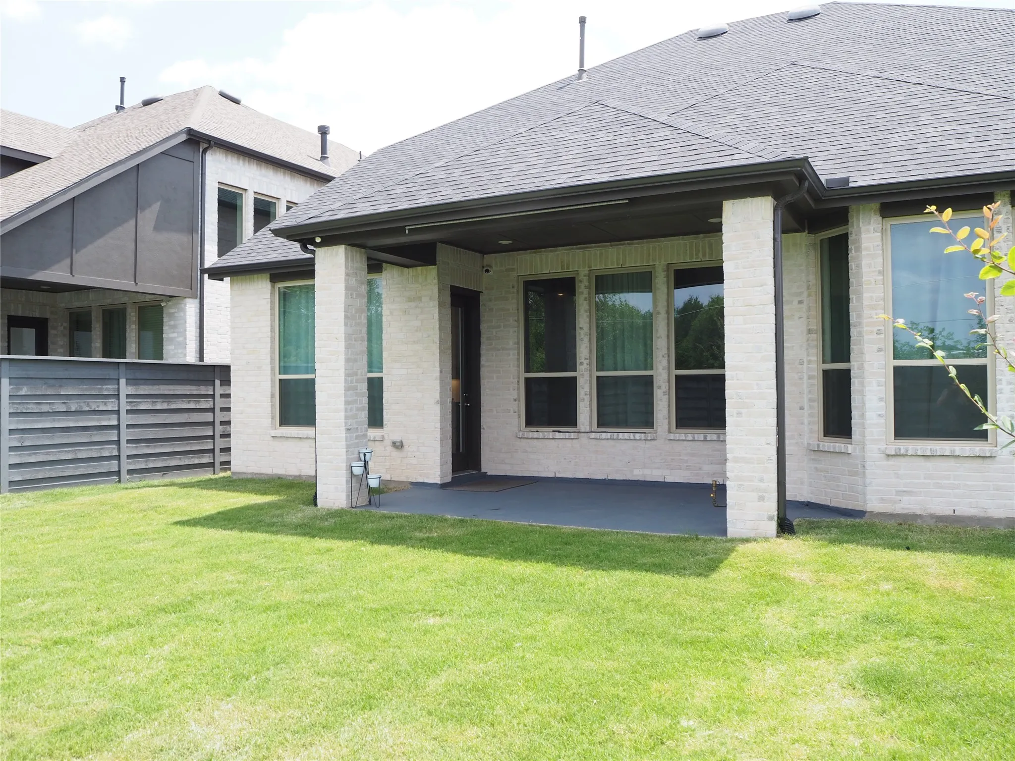 Single Family Residence For Rent in Denton County , 5009 Shadetree Street, Little Elm, Texas 76227, 4 Bedroom, 3 Bathroom, 2 Garage spaces, 2,602 Sqft, built in 2022, mls#21383368, Real Estate Agent in Little Elm, Homes For Rent in Denton county, Homes For Rent in Little Elm, Realtor in Little Elm Texas, Real Estate Brokerage Independent Realty Texas, Luminita Cordes Realtor