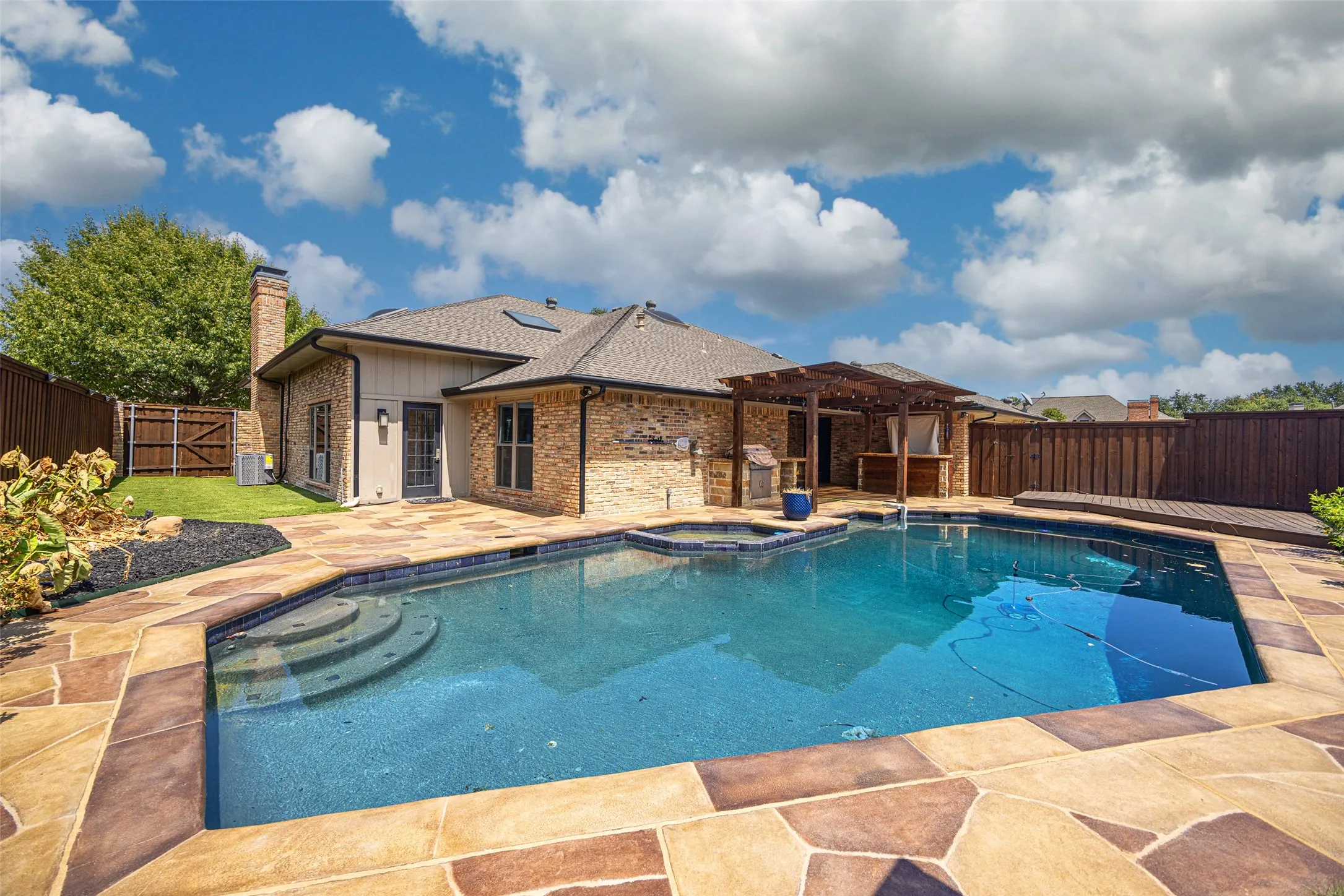Single Family Residence For Sale in Collin County , 5804 Steeplechase Drive, Plano, Texas 75093, 3 Bedroom, 3 Bathroom, 2 Garage spaces, 3,174 Sqft, built in 1982, mls#21376699, Real Estate Agent in Plano, Homes For Sale in Collin county, Homes For Sale in Plano, Realtor in Plano Texas, Real Estate Brokerage Independent Realty Texas, Luminita Cordes Realtor