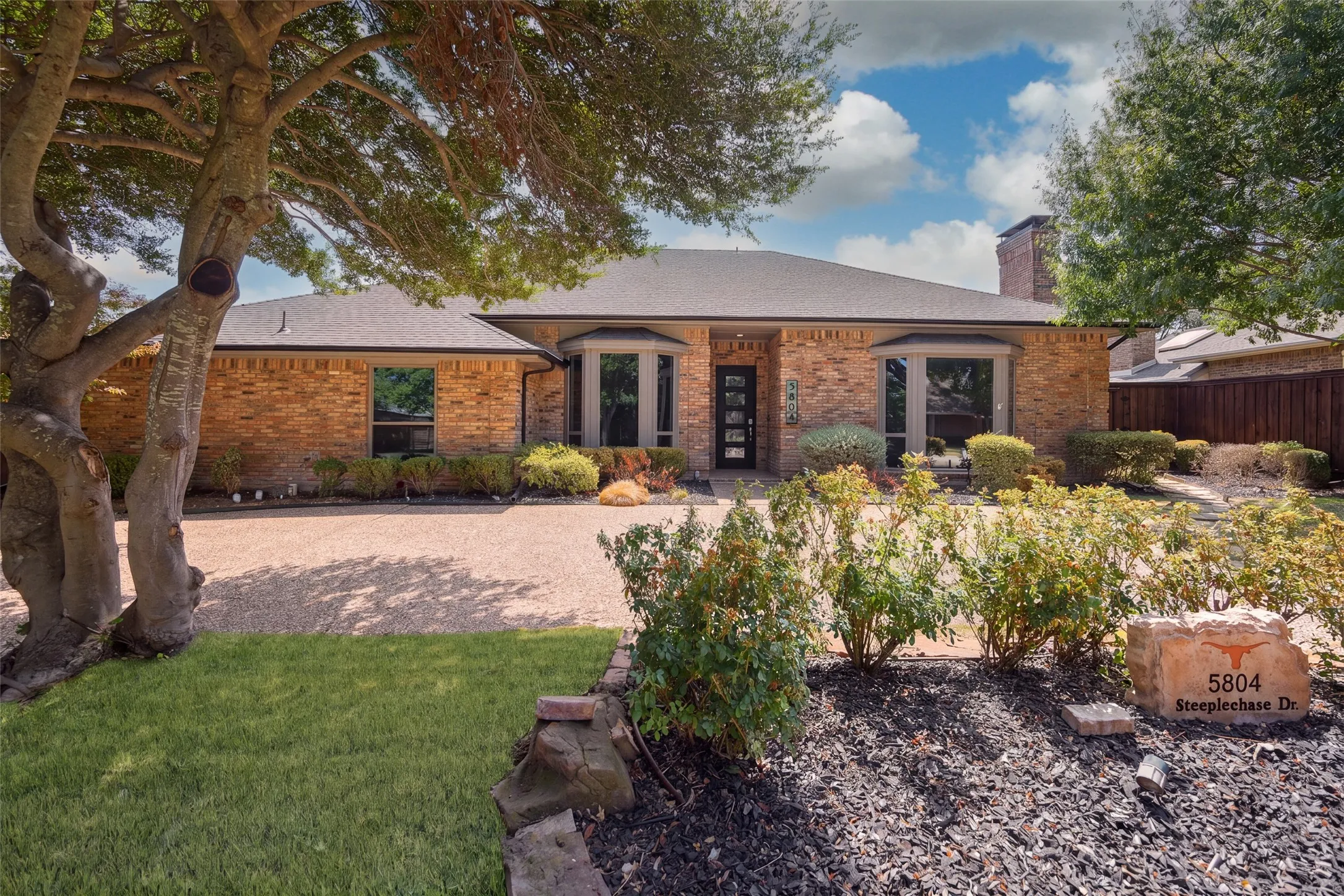 Single Family Residence For Sale in Collin County , 5804 Steeplechase Drive, Plano, Texas 75093, 3 Bedroom, 3 Bathroom, 2 Garage spaces, 3,174 Sqft, built in 1982, mls#21376699, Real Estate Agent in Plano, Homes For Sale in Collin county, Homes For Sale in Plano, Realtor in Plano Texas, Real Estate Brokerage Independent Realty Texas, Luminita Cordes Realtor