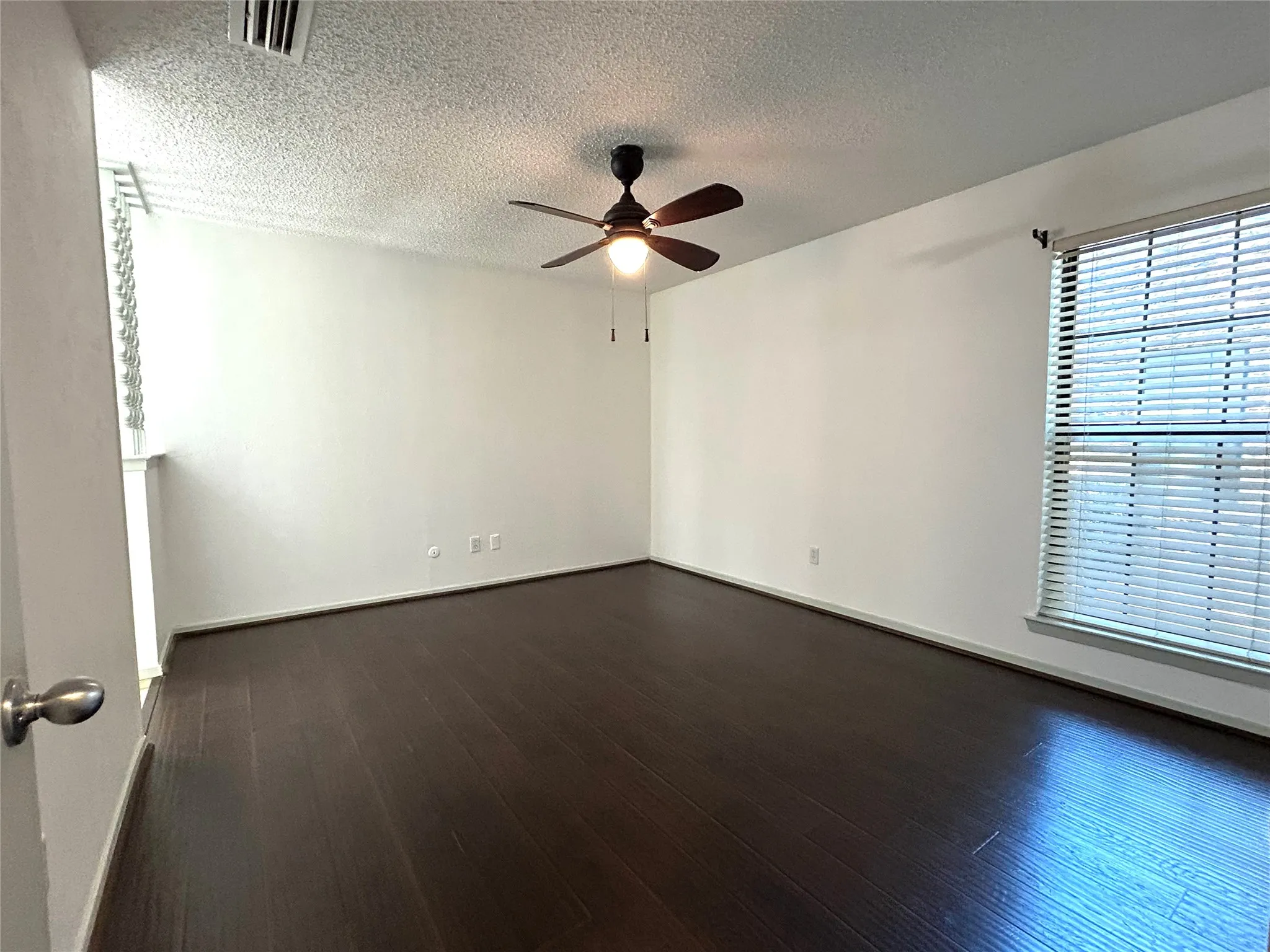 Condominium For Rent in Dallas County , 333 Melrose Drive 12B, Richardson, Texas 75080, 1 Bedroom, 2 Bathroom, Garage spaces, 836 Sqft, built in 1981, mls#21382921, Real Estate Agent in Richardson, Homes For Rent in Dallas county, Homes For Rent in Richardson, Realtor in Richardson Texas, Real Estate Brokerage Independent Realty Texas, Luminita Cordes Realtor
