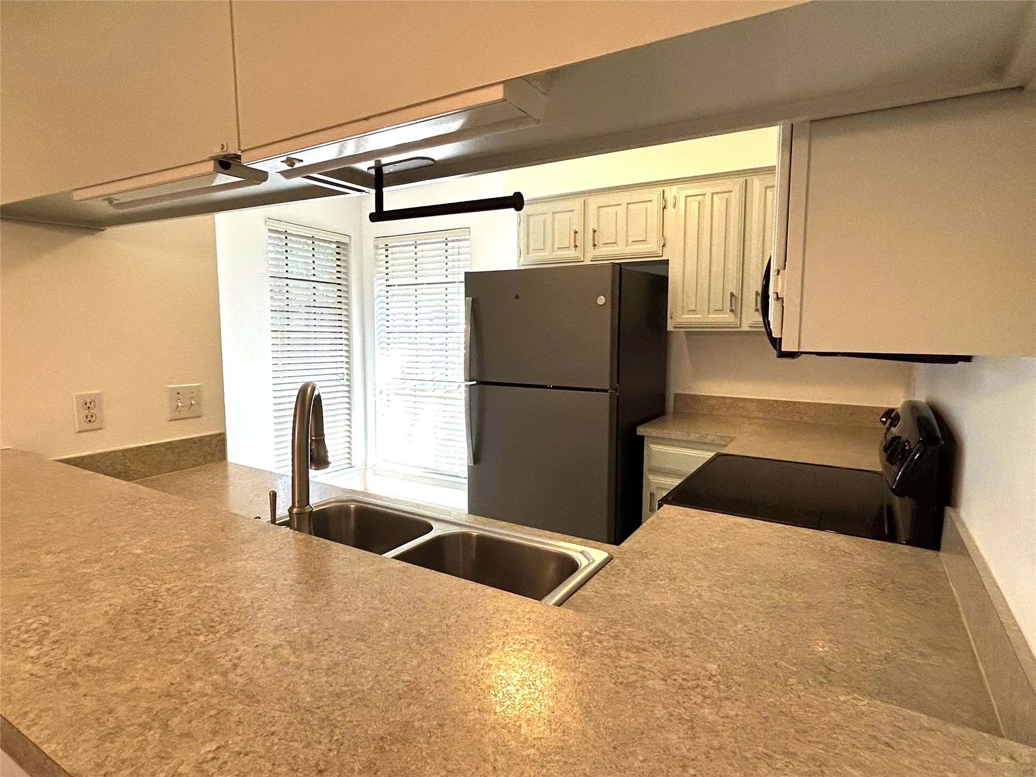 Condominium For Rent in Dallas County , 333 Melrose Drive 12B, Richardson, Texas 75080, 1 Bedroom, 2 Bathroom, Garage spaces, 836 Sqft, built in 1981, mls#21382921, Real Estate Agent in Richardson, Homes For Rent in Dallas county, Homes For Rent in Richardson, Realtor in Richardson Texas, Real Estate Brokerage Independent Realty Texas, Luminita Cordes Realtor