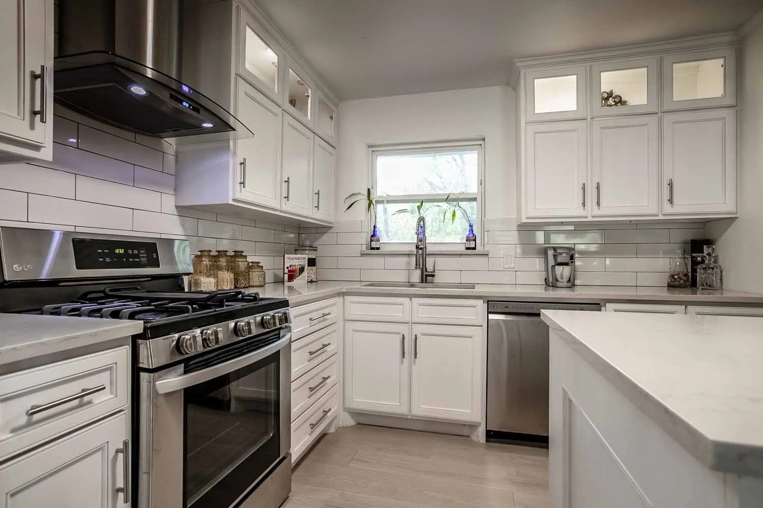 Single Family Residence For Rent in Dallas County , 13749 Pyramid Drive, Farmers Branch, Texas 75234, 3 Bedroom, 2 Bathroom, 2 Garage spaces, 1,364 Sqft, built in 1956, mls#21383370, Real Estate Agent in Farmers Branch, Homes For Rent in Dallas county, Homes For Rent in Farmers Branch, Realtor in Farmers Branch Texas, Real Estate Brokerage Independent Realty Texas, Luminita Cordes Realtor