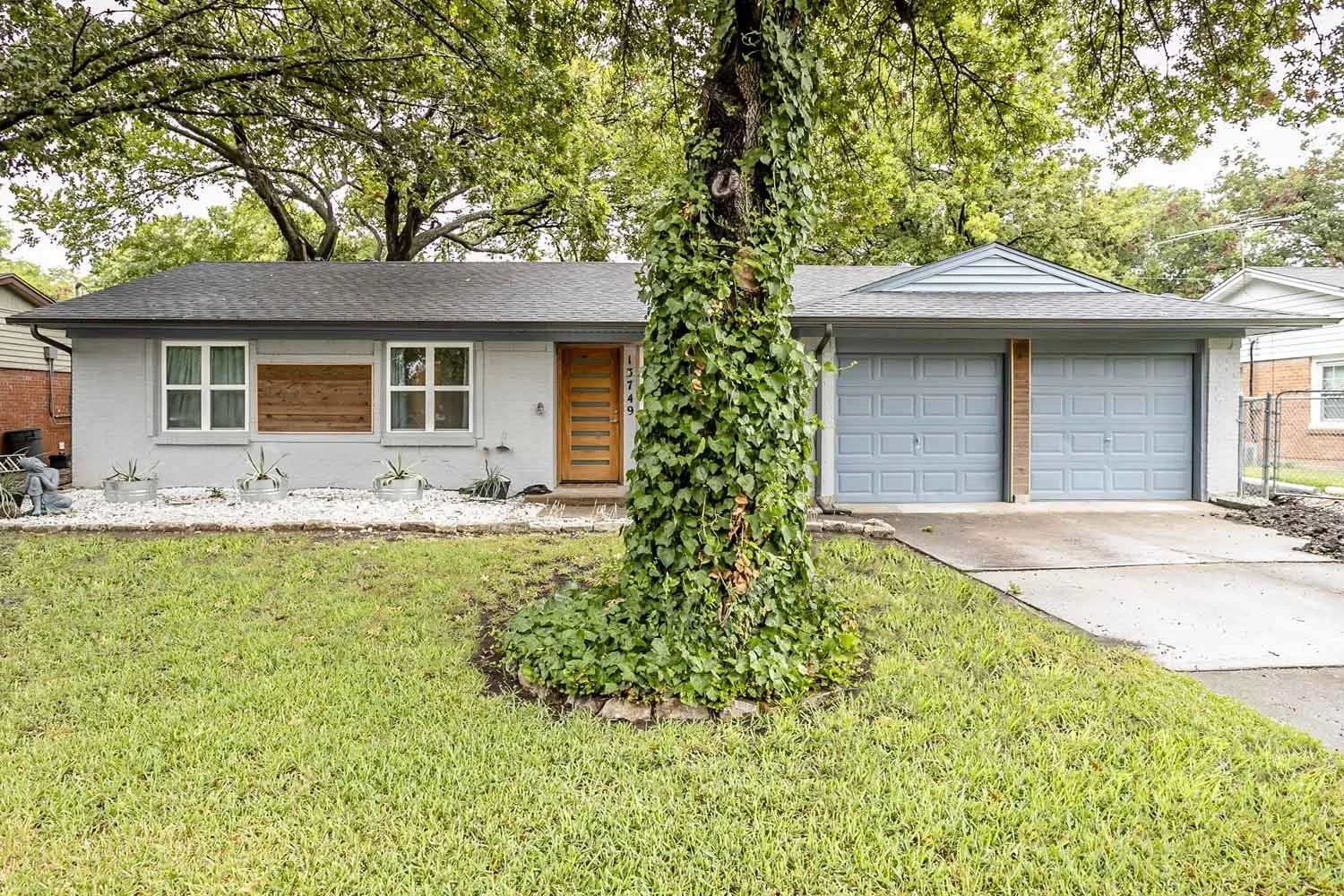 Single Family Residence For Rent in Dallas County , 13749 Pyramid Drive, Farmers Branch, Texas 75234, 3 Bedroom, 2 Bathroom, 2 Garage spaces, 1,364 Sqft, built in 1956, mls#21383370, Real Estate Agent in Farmers Branch, Homes For Rent in Dallas county, Homes For Rent in Farmers Branch, Realtor in Farmers Branch Texas, Real Estate Brokerage Independent Realty Texas, Luminita Cordes Realtor