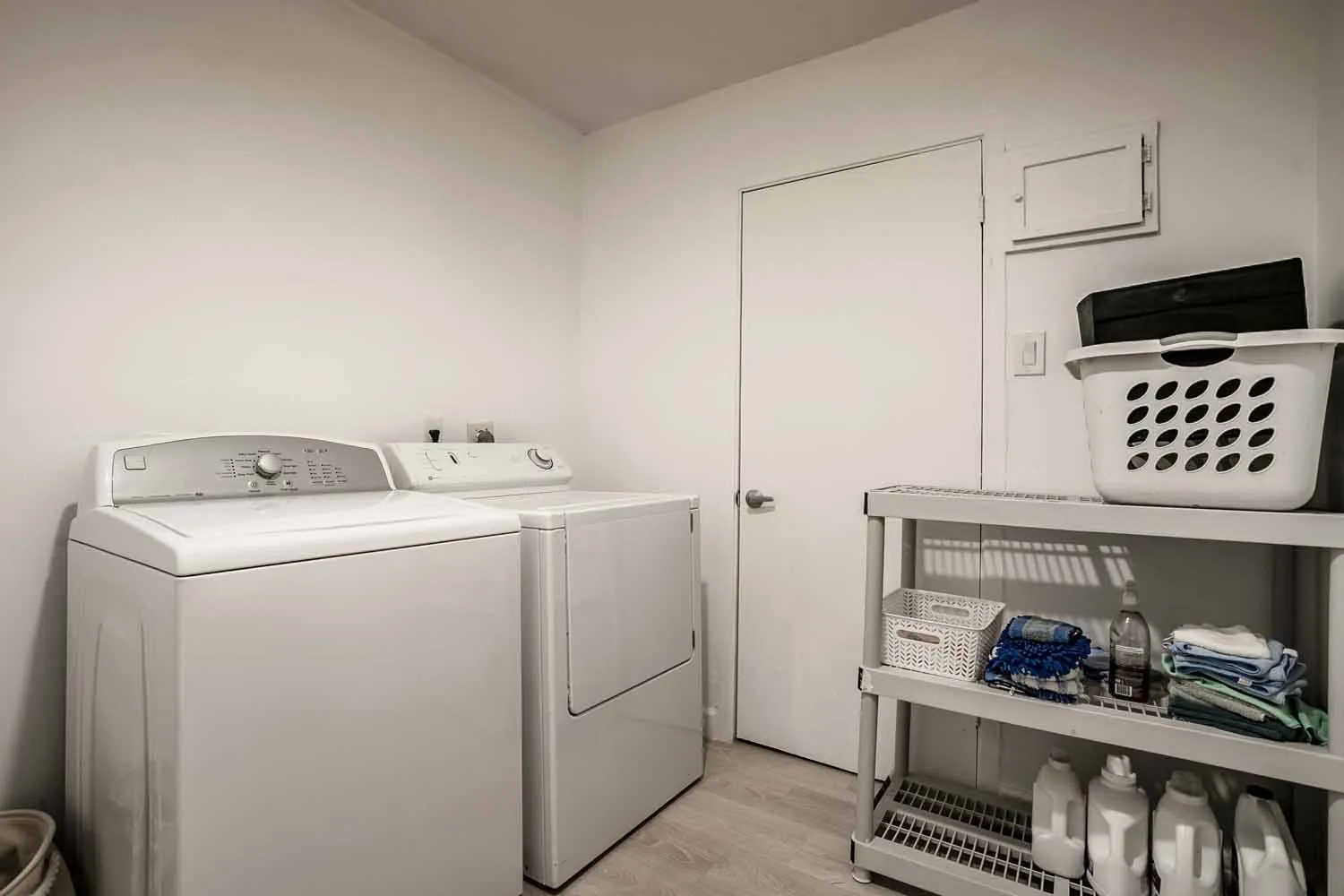 Single Family Residence For Rent in Dallas County , 13749 Pyramid Drive, Farmers Branch, Texas 75234, 3 Bedroom, 2 Bathroom, 2 Garage spaces, 1,364 Sqft, built in 1956, mls#21383370, Real Estate Agent in Farmers Branch, Homes For Rent in Dallas county, Homes For Rent in Farmers Branch, Realtor in Farmers Branch Texas, Real Estate Brokerage Independent Realty Texas, Luminita Cordes Realtor