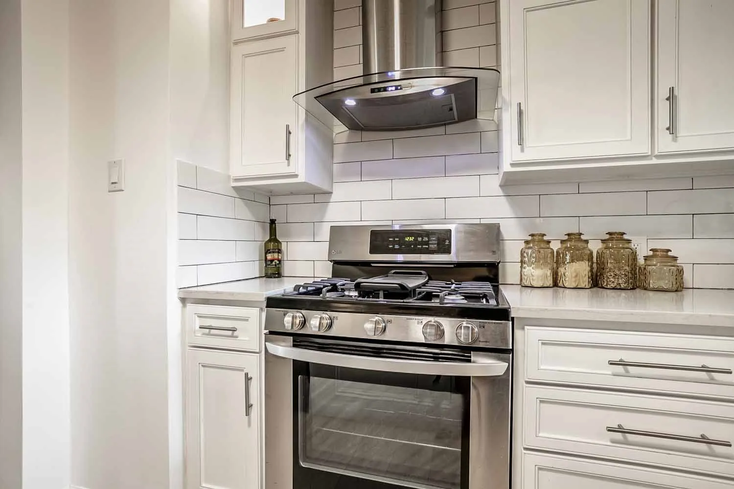 Single Family Residence For Rent in Dallas County , 13749 Pyramid Drive, Farmers Branch, Texas 75234, 3 Bedroom, 2 Bathroom, 2 Garage spaces, 1,364 Sqft, built in 1956, mls#21383370, Real Estate Agent in Farmers Branch, Homes For Rent in Dallas county, Homes For Rent in Farmers Branch, Realtor in Farmers Branch Texas, Real Estate Brokerage Independent Realty Texas, Luminita Cordes Realtor