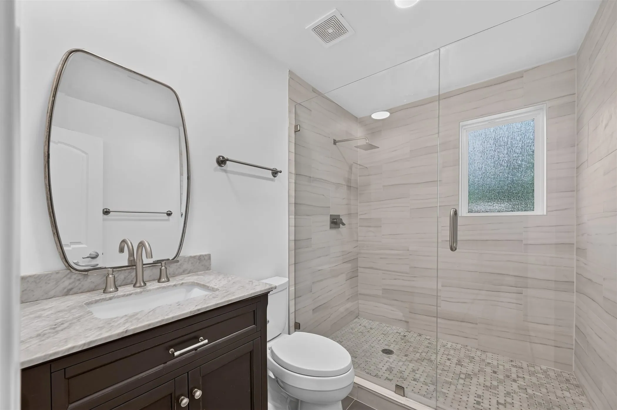 Single Family Residence For Rent in Dallas County , 13749 Pyramid Drive, Farmers Branch, Texas 75234, 3 Bedroom, 2 Bathroom, 2 Garage spaces, 1,364 Sqft, built in 1956, mls#21383370, Real Estate Agent in Farmers Branch, Homes For Rent in Dallas county, Homes For Rent in Farmers Branch, Realtor in Farmers Branch Texas, Real Estate Brokerage Independent Realty Texas, Luminita Cordes Realtor