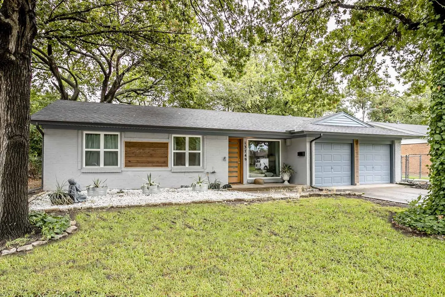 Single Family Residence For Rent in Dallas County , 13749 Pyramid Drive, Farmers Branch, Texas 75234, 3 Bedroom, 2 Bathroom, 2 Garage spaces, 1,364 Sqft, built in 1956, mls#21383370, Real Estate Agent in Farmers Branch, Homes For Rent in Dallas county, Homes For Rent in Farmers Branch, Realtor in Farmers Branch Texas, Real Estate Brokerage Independent Realty Texas, Luminita Cordes Realtor