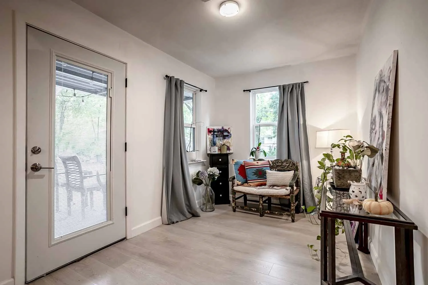 Single Family Residence For Rent in Dallas County , 13749 Pyramid Drive, Farmers Branch, Texas 75234, 3 Bedroom, 2 Bathroom, 2 Garage spaces, 1,364 Sqft, built in 1956, mls#21383370, Real Estate Agent in Farmers Branch, Homes For Rent in Dallas county, Homes For Rent in Farmers Branch, Realtor in Farmers Branch Texas, Real Estate Brokerage Independent Realty Texas, Luminita Cordes Realtor