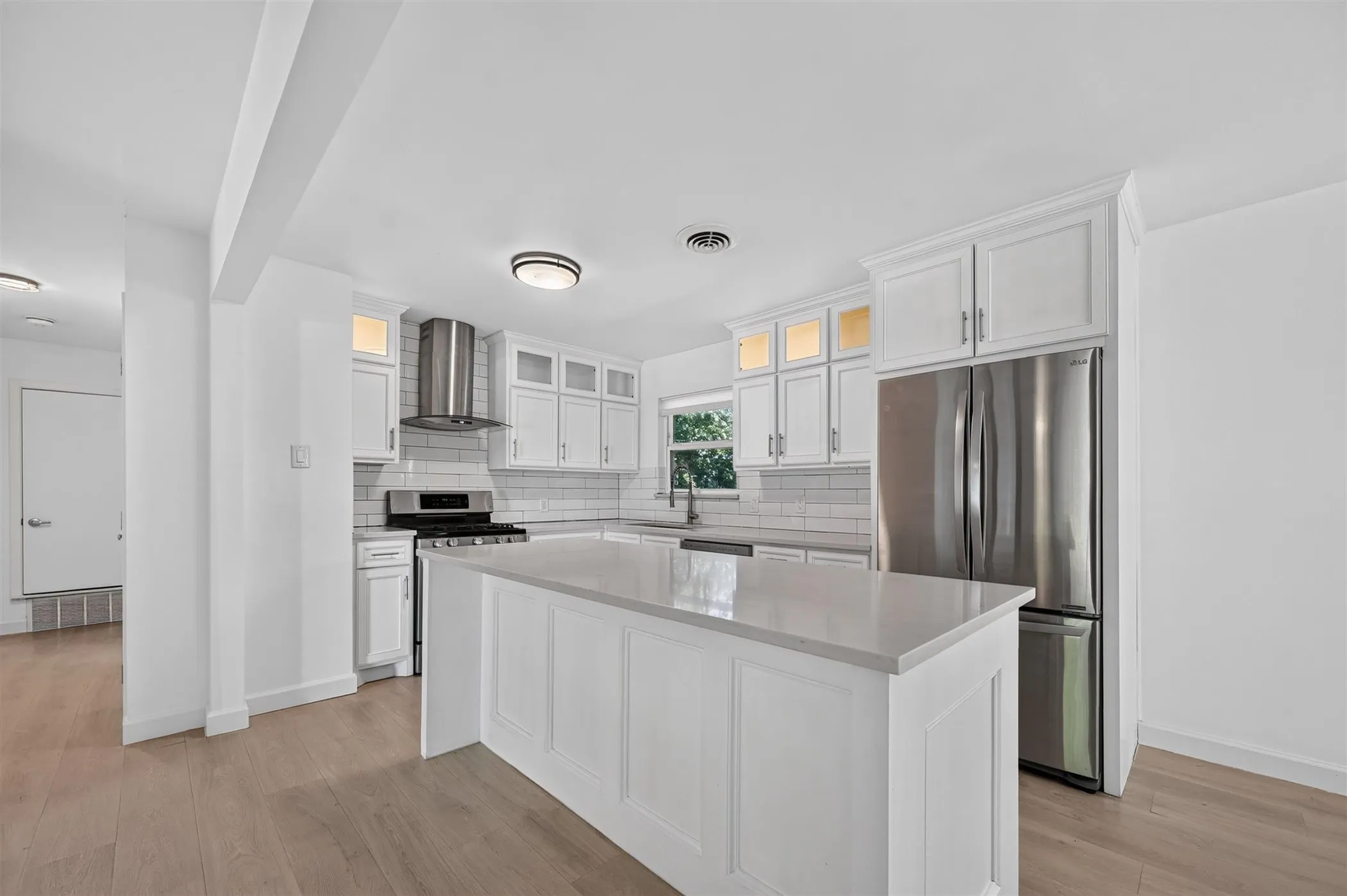 Single Family Residence For Rent in Dallas County , 13749 Pyramid Drive, Farmers Branch, Texas 75234, 3 Bedroom, 2 Bathroom, 2 Garage spaces, 1,364 Sqft, built in 1956, mls#21383370, Real Estate Agent in Farmers Branch, Homes For Rent in Dallas county, Homes For Rent in Farmers Branch, Realtor in Farmers Branch Texas, Real Estate Brokerage Independent Realty Texas, Luminita Cordes Realtor
