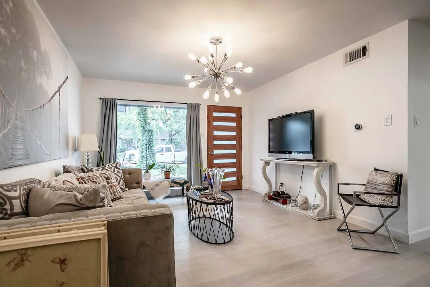 Single Family Residence For Rent in Dallas County , 13749 Pyramid Drive, Farmers Branch, Texas 75234, 3 Bedroom, 2 Bathroom, 2 Garage spaces, 1,364 Sqft, built in 1956, mls#21383370, Real Estate Agent in Farmers Branch, Homes For Rent in Dallas county, Homes For Rent in Farmers Branch, Realtor in Farmers Branch Texas, Real Estate Brokerage Independent Realty Texas, Luminita Cordes Realtor