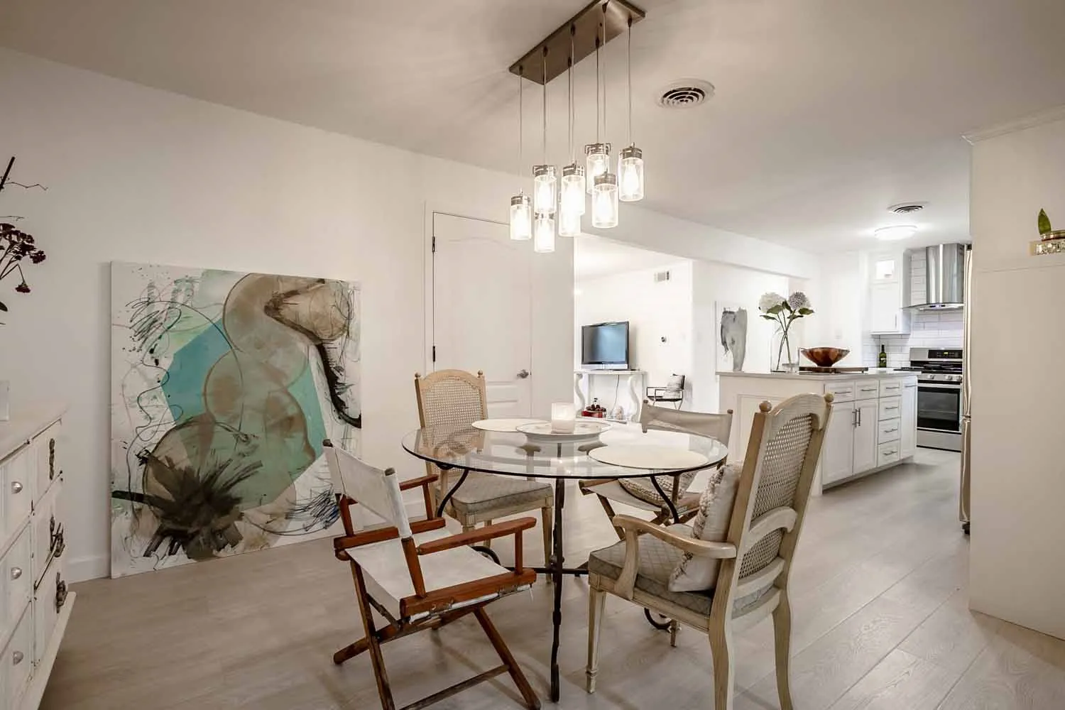 Single Family Residence For Rent in Dallas County , 13749 Pyramid Drive, Farmers Branch, Texas 75234, 3 Bedroom, 2 Bathroom, 2 Garage spaces, 1,364 Sqft, built in 1956, mls#21383370, Real Estate Agent in Farmers Branch, Homes For Rent in Dallas county, Homes For Rent in Farmers Branch, Realtor in Farmers Branch Texas, Real Estate Brokerage Independent Realty Texas, Luminita Cordes Realtor