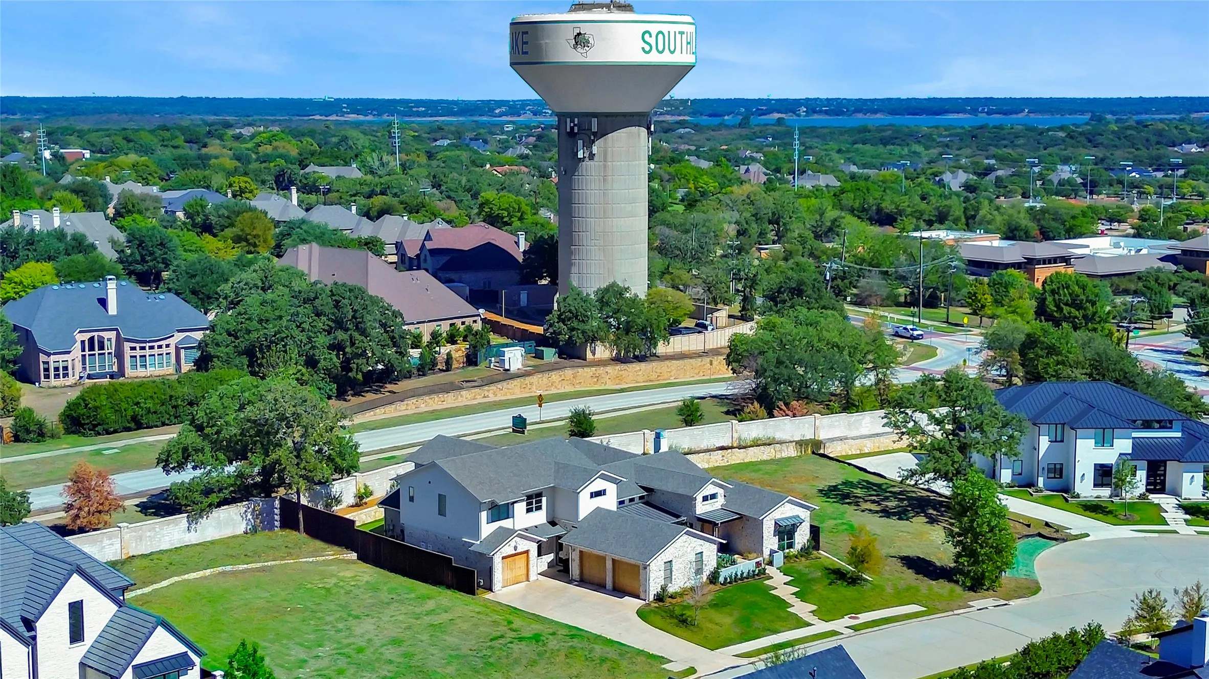 Single Family Residence For Sale in Tarrant County , 108 Murphy Drive, Southlake, Texas 76092, 5 Bedroom, 6 Bathroom, 3 Garage spaces, 4,834 Sqft, built in 2022, mls#21360734, Real Estate Agent in Southlake, Homes For Sale in Tarrant county, Homes For Sale in Southlake, Realtor in Southlake Texas, Real Estate Brokerage Independent Realty Texas, Luminita Cordes Realtor