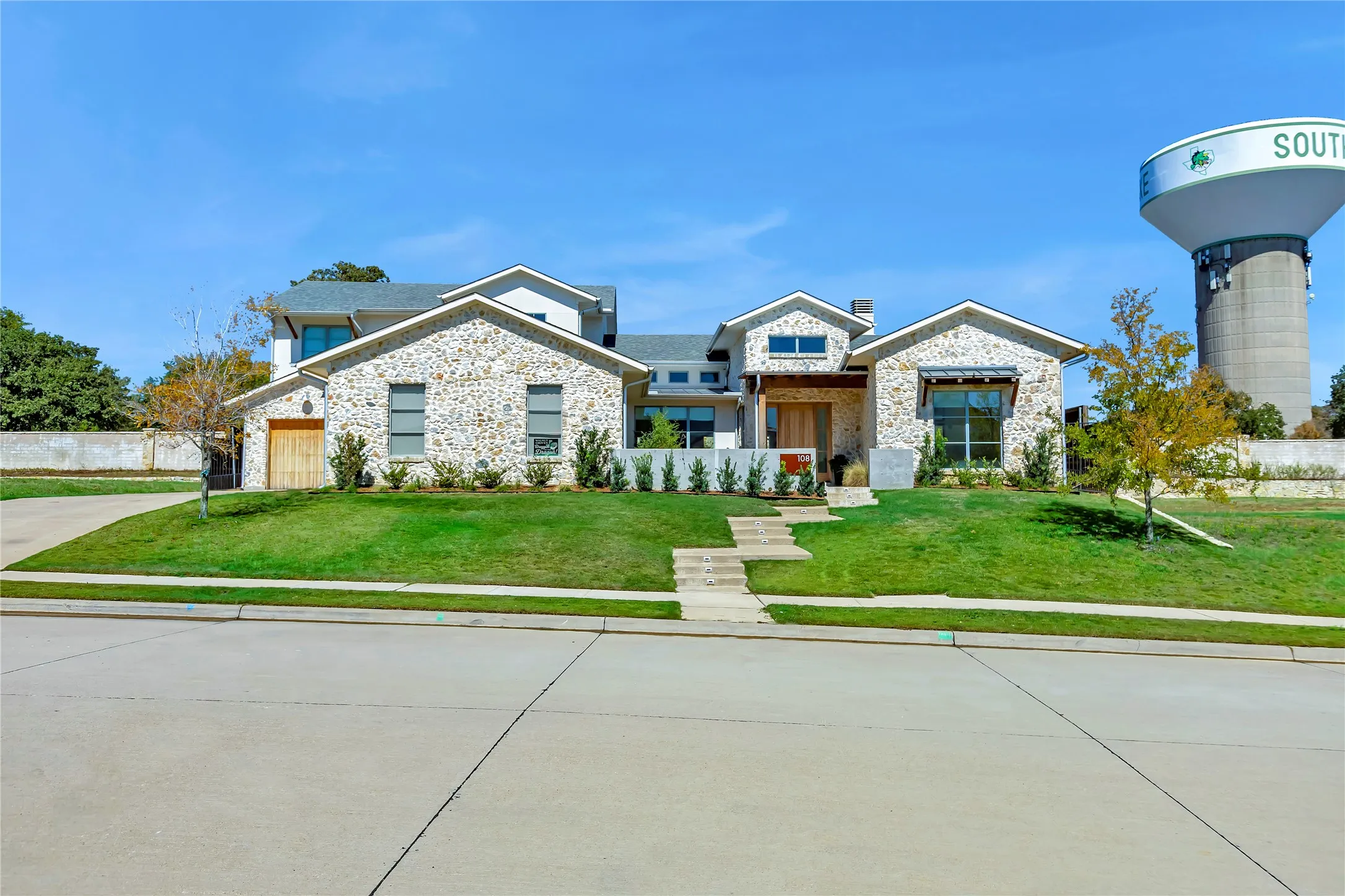 Single Family Residence For Sale in Tarrant County , 108 Murphy Drive, Southlake, Texas 76092, 5 Bedroom, 6 Bathroom, 3 Garage spaces, 4,834 Sqft, built in 2022, mls#21360734, Real Estate Agent in Southlake, Homes For Sale in Tarrant county, Homes For Sale in Southlake, Realtor in Southlake Texas, Real Estate Brokerage Independent Realty Texas, Luminita Cordes Realtor