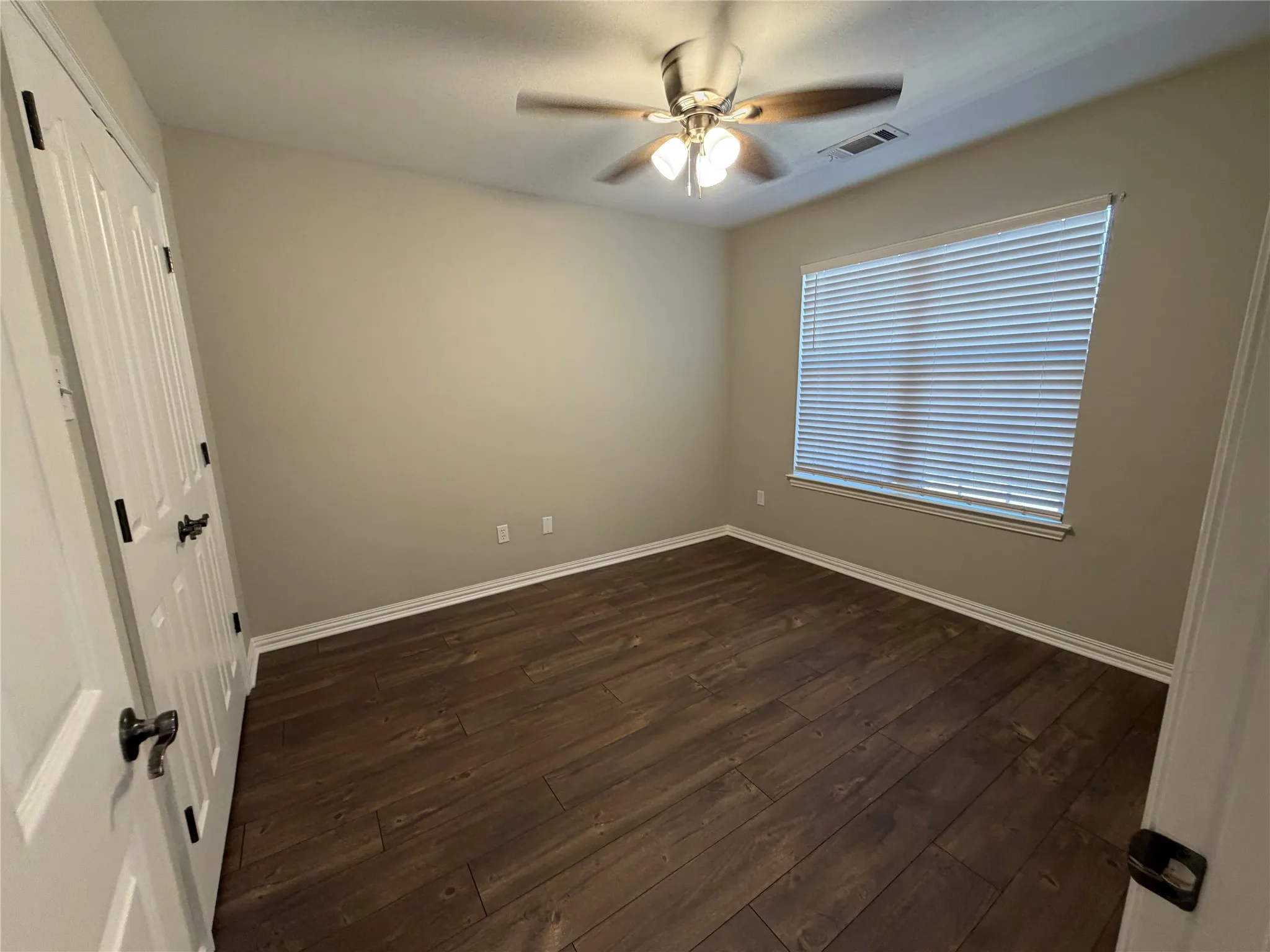 Townhouse For Rent in Hunt County , 502 Oakridge Drive, Greenville, Texas 75402, 3 Bedroom, 2 Bathroom, 1 Garage spaces, 1,271 Sqft, built in 2003, mls#21383352, Real Estate Agent in Greenville, Homes For Rent in Hunt county, Homes For Rent in Greenville, Realtor in Greenville Texas, Real Estate Brokerage Independent Realty Texas, Luminita Cordes Realtor