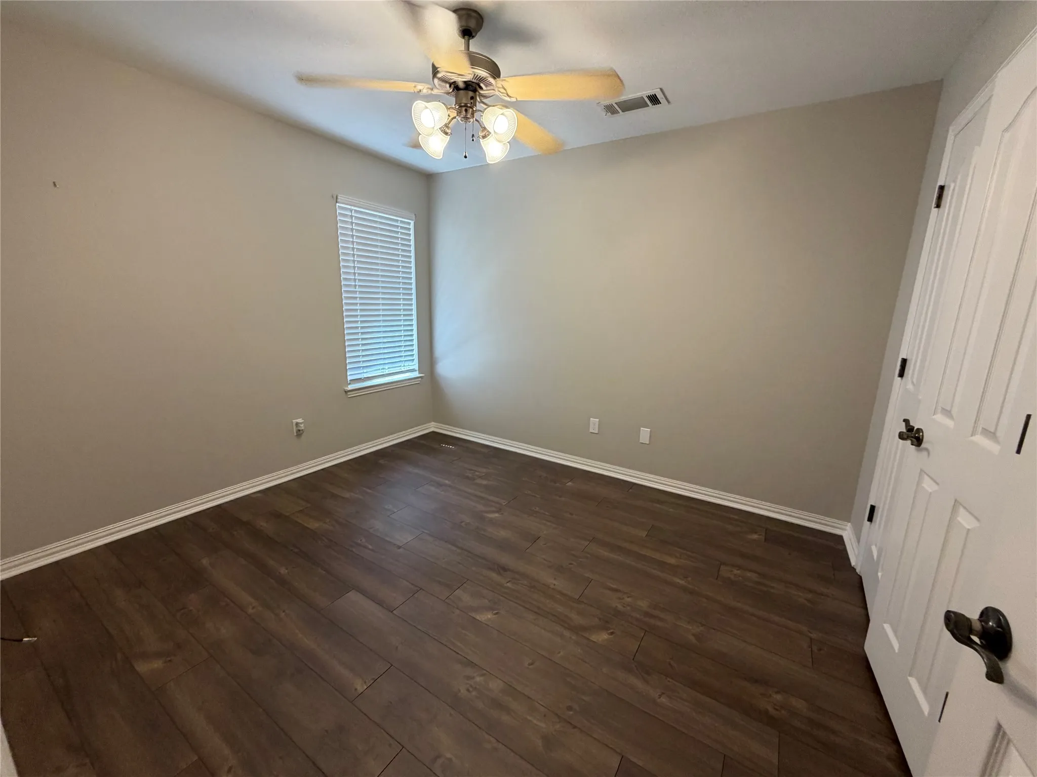Townhouse For Rent in Hunt County , 502 Oakridge Drive, Greenville, Texas 75402, 3 Bedroom, 2 Bathroom, 1 Garage spaces, 1,271 Sqft, built in 2003, mls#21383352, Real Estate Agent in Greenville, Homes For Rent in Hunt county, Homes For Rent in Greenville, Realtor in Greenville Texas, Real Estate Brokerage Independent Realty Texas, Luminita Cordes Realtor