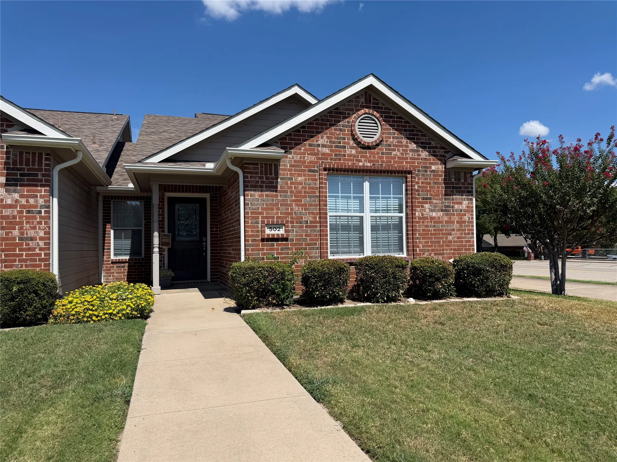 Townhouse For Rent in Hunt County , 502 Oakridge Drive, Greenville, Texas 75402, 3 Bedroom, 2 Bathroom, 1 Garage spaces, 1,271 Sqft, built in 2003, mls#21383352, Real Estate Agent in Greenville, Homes For Rent in Hunt county, Homes For Rent in Greenville, Realtor in Greenville Texas, Real Estate Brokerage Independent Realty Texas, Luminita Cordes Realtor
