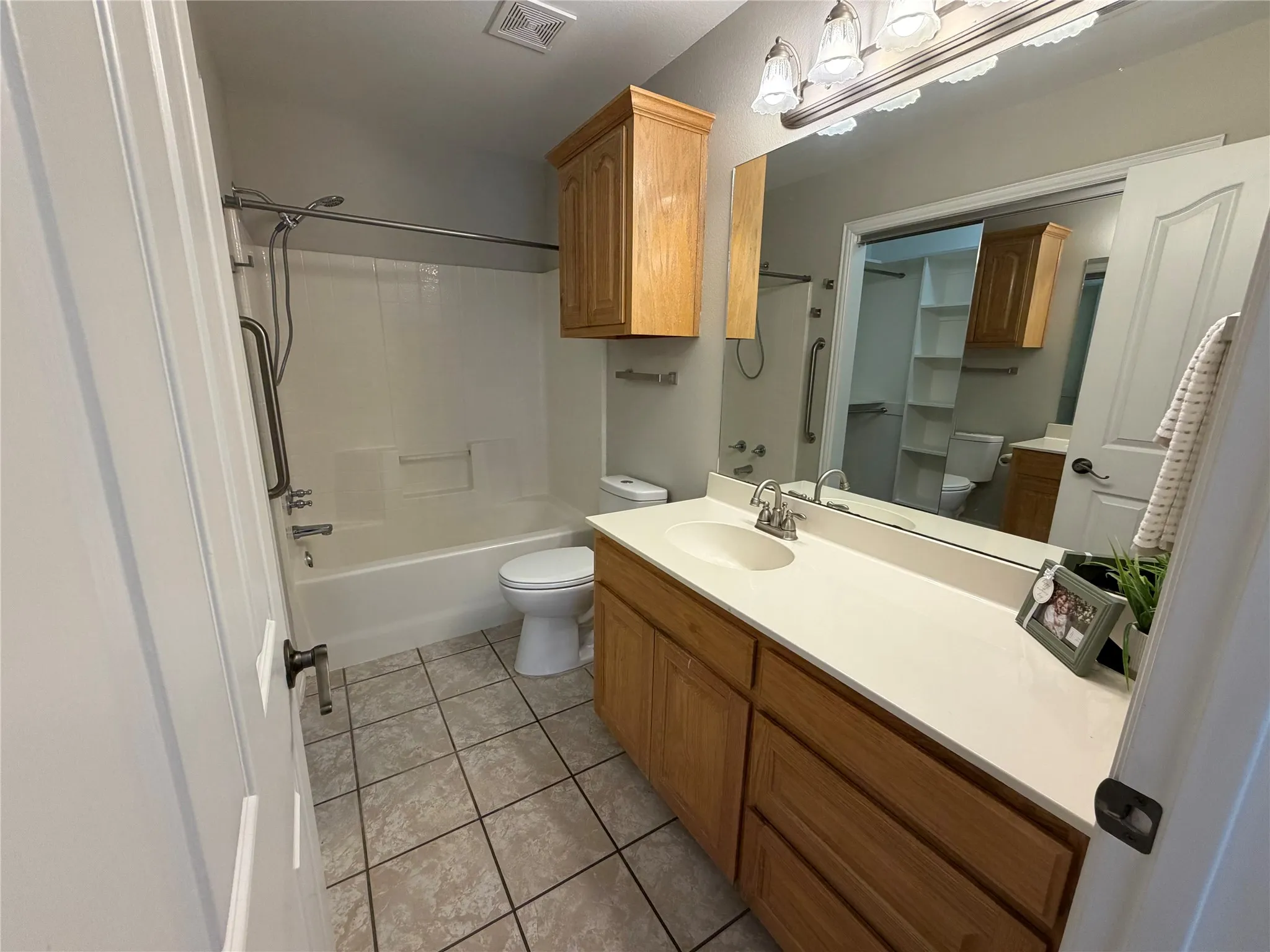 Townhouse For Rent in Hunt County , 502 Oakridge Drive, Greenville, Texas 75402, 3 Bedroom, 2 Bathroom, 1 Garage spaces, 1,271 Sqft, built in 2003, mls#21383352, Real Estate Agent in Greenville, Homes For Rent in Hunt county, Homes For Rent in Greenville, Realtor in Greenville Texas, Real Estate Brokerage Independent Realty Texas, Luminita Cordes Realtor