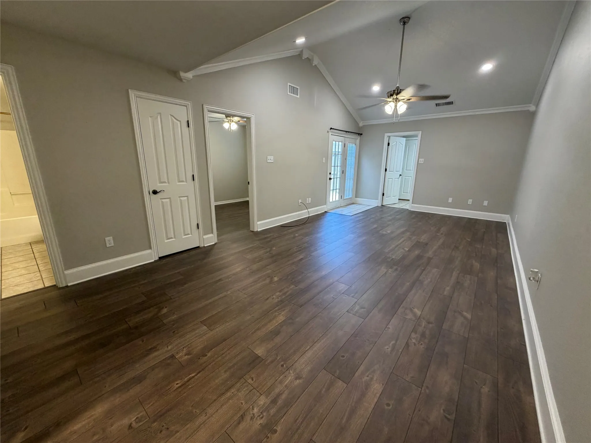 Townhouse For Rent in Hunt County , 502 Oakridge Drive, Greenville, Texas 75402, 3 Bedroom, 2 Bathroom, 1 Garage spaces, 1,271 Sqft, built in 2003, mls#21383352, Real Estate Agent in Greenville, Homes For Rent in Hunt county, Homes For Rent in Greenville, Realtor in Greenville Texas, Real Estate Brokerage Independent Realty Texas, Luminita Cordes Realtor
