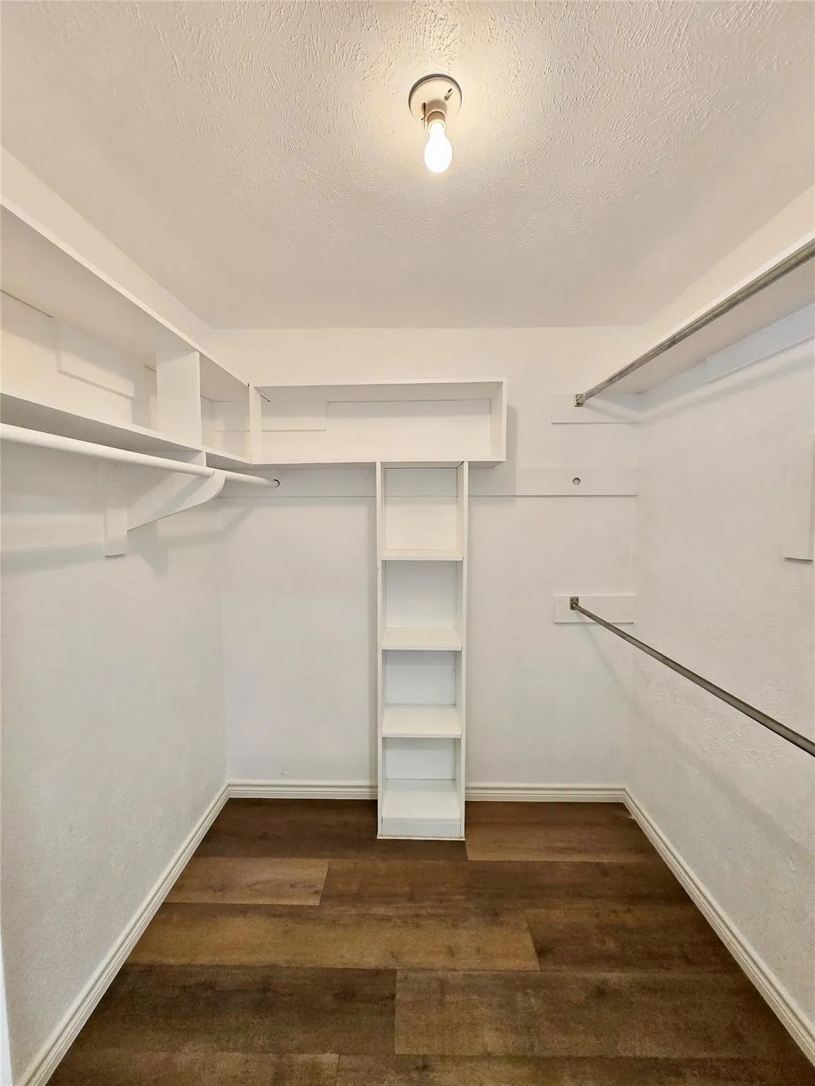 Single Family Residence For Rent in Dallas County , 2320 Fulton Drive, Mesquite, Texas 75150, 4 Bedroom, 2 Bathroom, 2 Garage spaces, 1,729 Sqft, built in 1971, mls#21381839, Real Estate Agent in Mesquite, Homes For Rent in Dallas county, Homes For Rent in Mesquite, Realtor in Mesquite Texas, Real Estate Brokerage Independent Realty Texas, Luminita Cordes Realtor