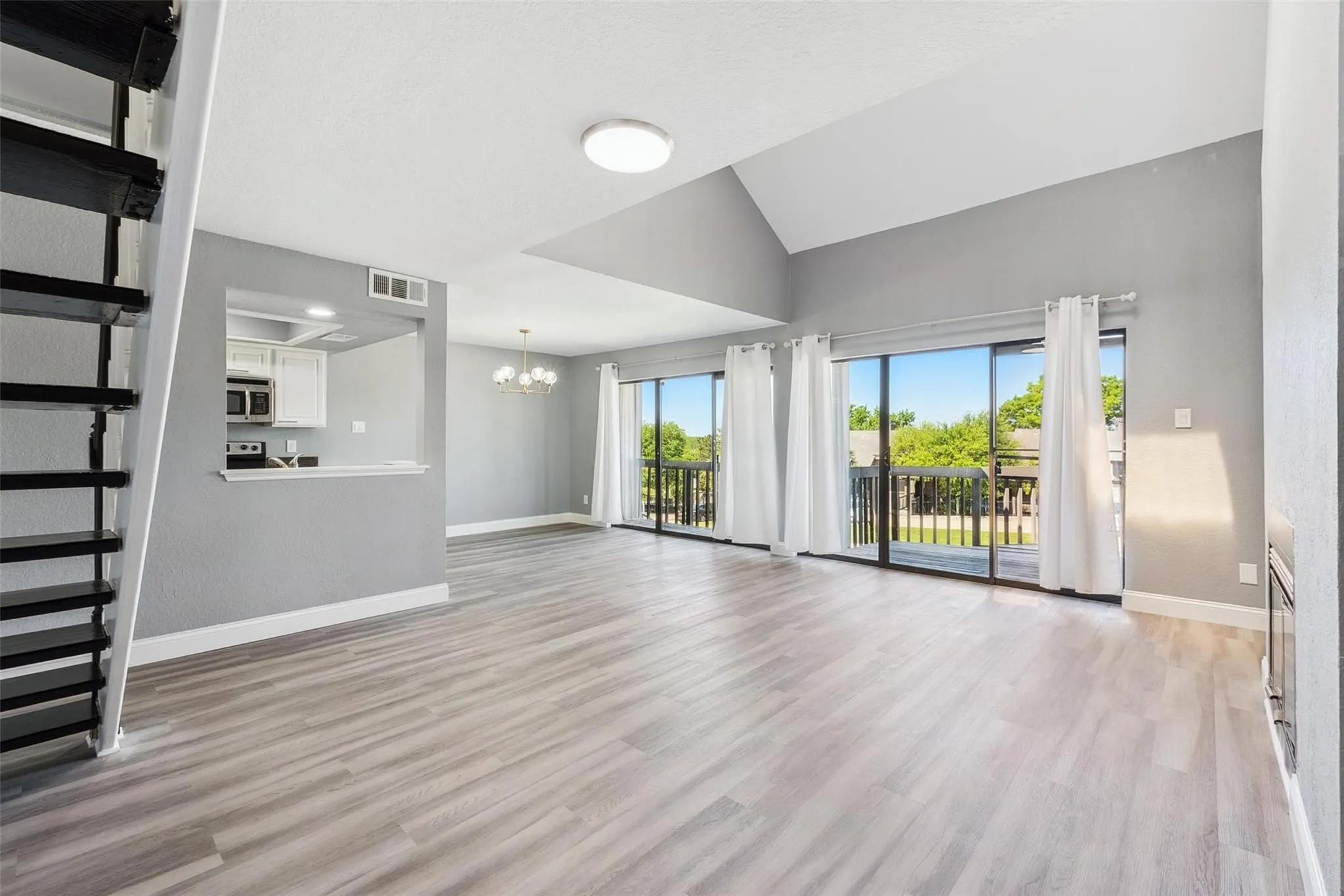 Condominium For Rent in Rockwall County , 1108 Signal Ridge Place, Rockwall, Texas 75032, 3 Bedroom, 3 Bathroom, Garage spaces, 1,825 Sqft, built in 1985, mls#21381365, Real Estate Agent in Rockwall, Homes For Rent in Rockwall county, Homes For Rent in Rockwall, Realtor in Rockwall Texas, Real Estate Brokerage Independent Realty Texas, Luminita Cordes Realtor