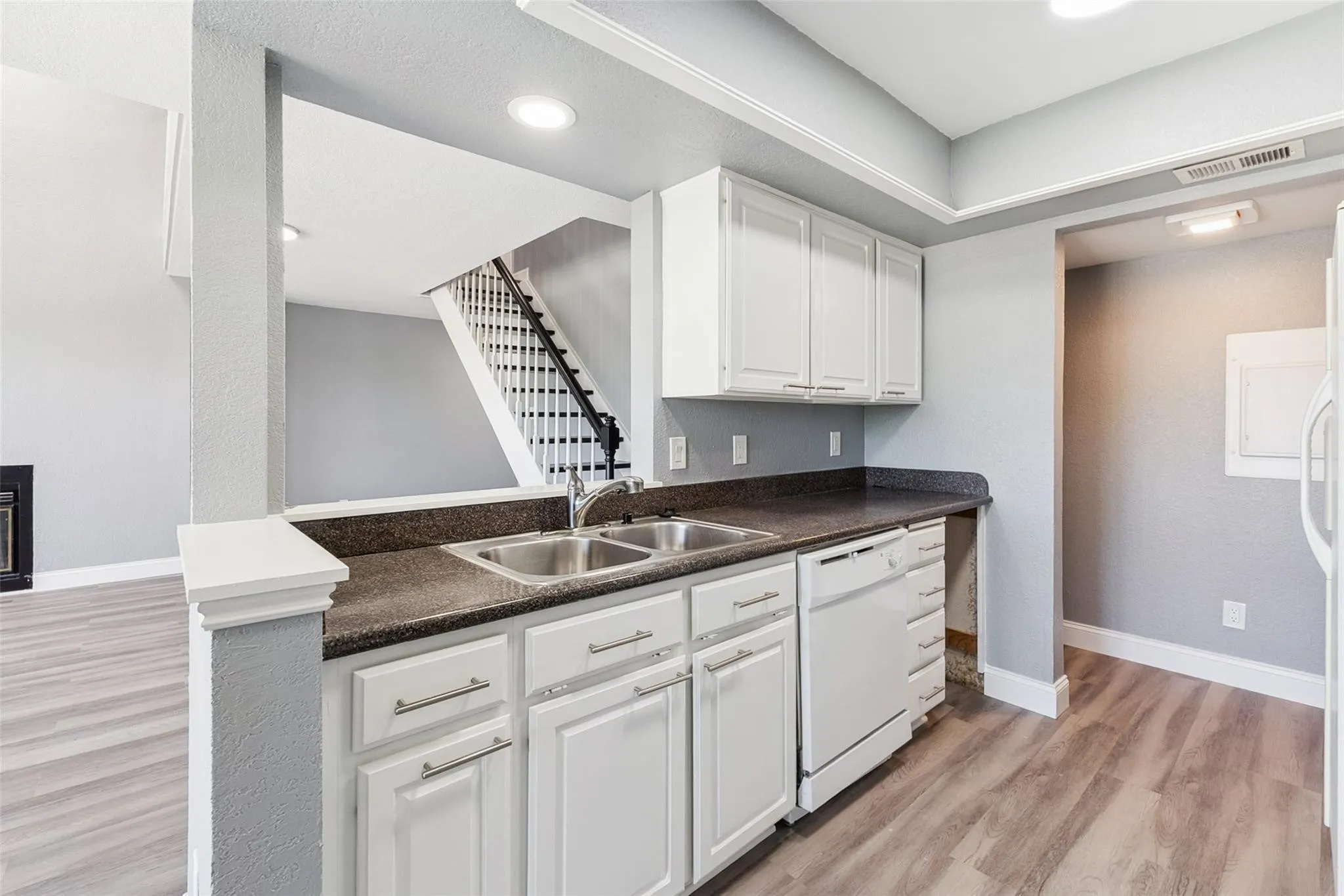 Condominium For Rent in Rockwall County , 1108 Signal Ridge Place, Rockwall, Texas 75032, 3 Bedroom, 3 Bathroom, Garage spaces, 1,825 Sqft, built in 1985, mls#21381365, Real Estate Agent in Rockwall, Homes For Rent in Rockwall county, Homes For Rent in Rockwall, Realtor in Rockwall Texas, Real Estate Brokerage Independent Realty Texas, Luminita Cordes Realtor