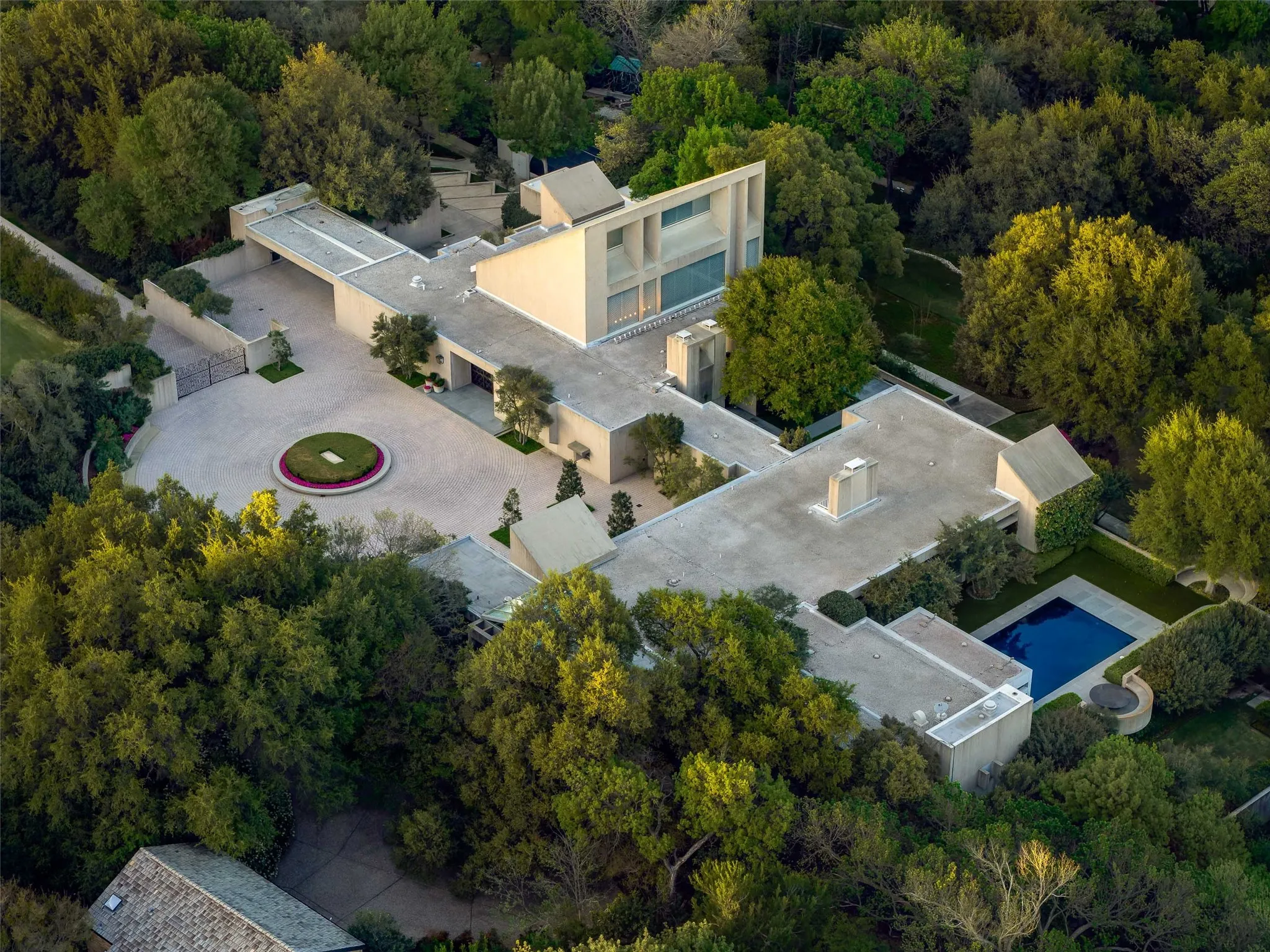 Single Family Residence For Sale in Tarrant County , 1400 Shady Oaks Lane, Westover Hills, Texas 76107, 7 Bedroom, 13 Bathroom, 6 Garage spaces, 19,133 Sqft, built in 1969, mls#21383305, Real Estate Agent in Westover Hills, Homes For Sale in Tarrant county, Homes For Sale in Westover Hills, Realtor in Westover Hills Texas, Real Estate Brokerage Independent Realty Texas, Luminita Cordes Realtor