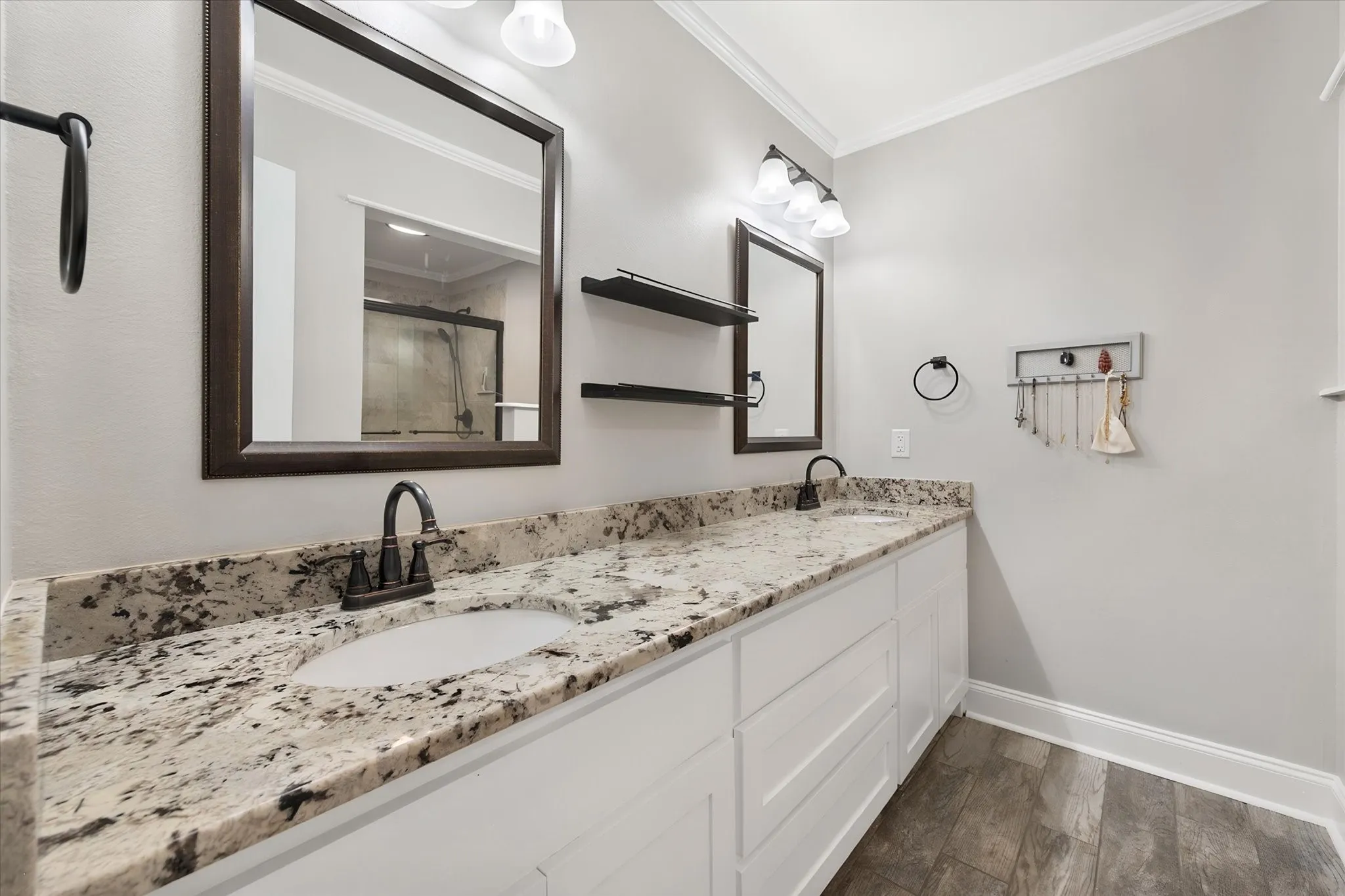 Single Family Residence For Sale in Navarro County , 805 Laura Avenue, Corsicana, Texas 75110, 3 Bedroom, 2 Bathroom, 2 Garage spaces, 1,860 Sqft, built in 1975, mls#21383179, Real Estate Agent in Corsicana, Homes For Sale in Navarro county, Homes For Sale in Corsicana, Realtor in Corsicana Texas, Real Estate Brokerage Independent Realty Texas, Luminita Cordes Realtor