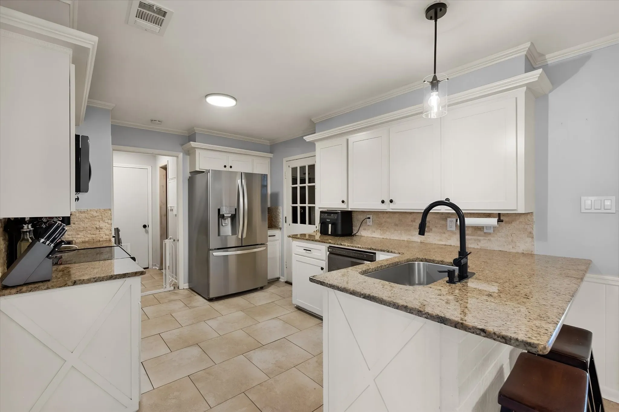 Single Family Residence For Sale in Navarro County , 805 Laura Avenue, Corsicana, Texas 75110, 3 Bedroom, 2 Bathroom, 2 Garage spaces, 1,860 Sqft, built in 1975, mls#21383179, Real Estate Agent in Corsicana, Homes For Sale in Navarro county, Homes For Sale in Corsicana, Realtor in Corsicana Texas, Real Estate Brokerage Independent Realty Texas, Luminita Cordes Realtor