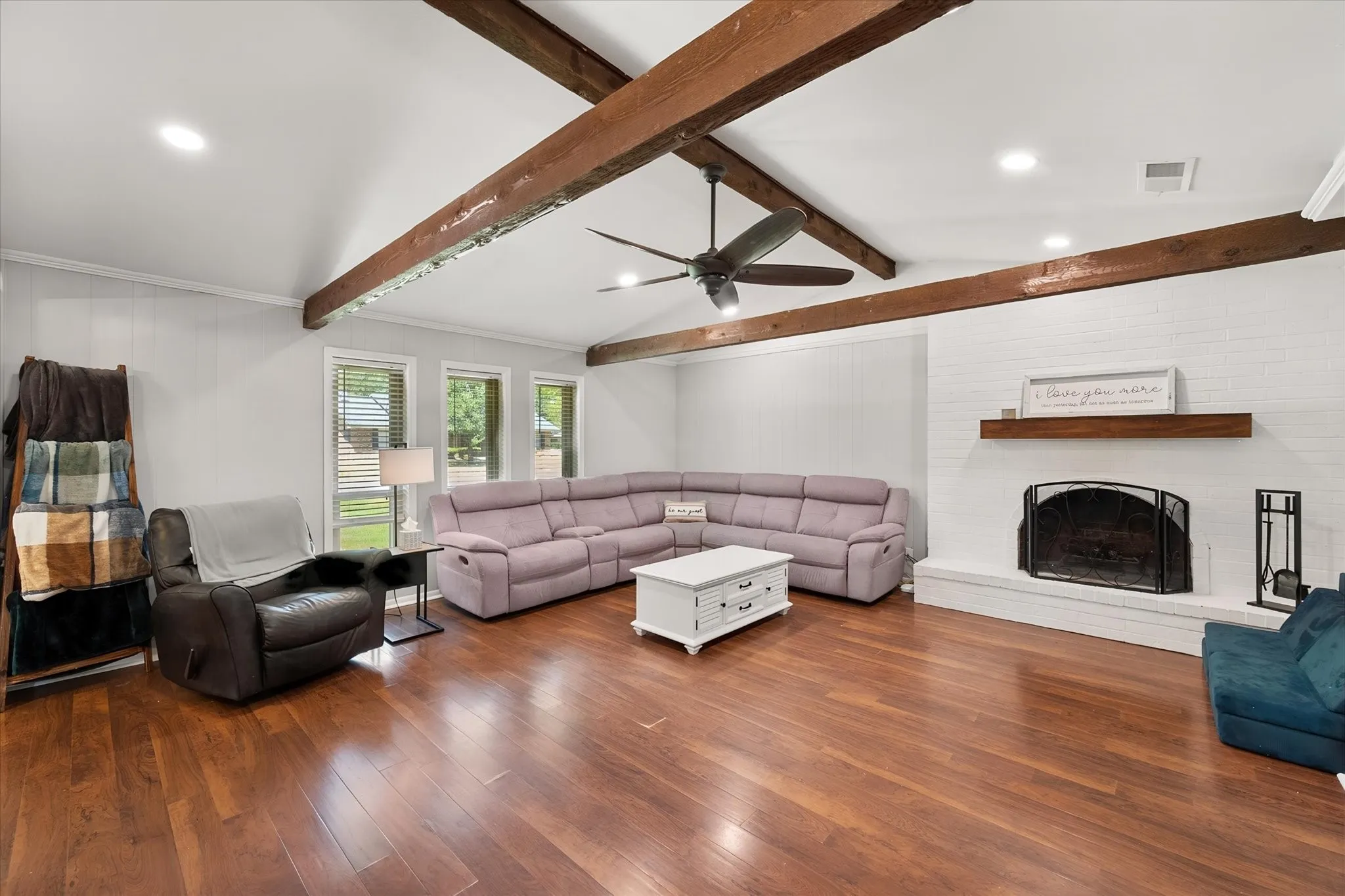 Single Family Residence For Sale in Navarro County , 805 Laura Avenue, Corsicana, Texas 75110, 3 Bedroom, 2 Bathroom, 2 Garage spaces, 1,860 Sqft, built in 1975, mls#21383179, Real Estate Agent in Corsicana, Homes For Sale in Navarro county, Homes For Sale in Corsicana, Realtor in Corsicana Texas, Real Estate Brokerage Independent Realty Texas, Luminita Cordes Realtor