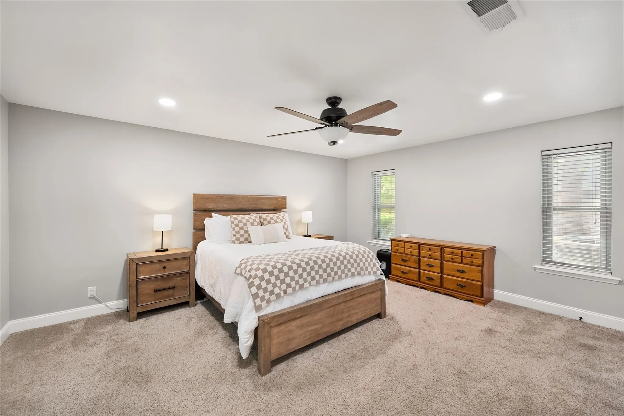 Single Family Residence For Sale in Navarro County , 805 Laura Avenue, Corsicana, Texas 75110, 3 Bedroom, 2 Bathroom, 2 Garage spaces, 1,860 Sqft, built in 1975, mls#21383179, Real Estate Agent in Corsicana, Homes For Sale in Navarro county, Homes For Sale in Corsicana, Realtor in Corsicana Texas, Real Estate Brokerage Independent Realty Texas, Luminita Cordes Realtor