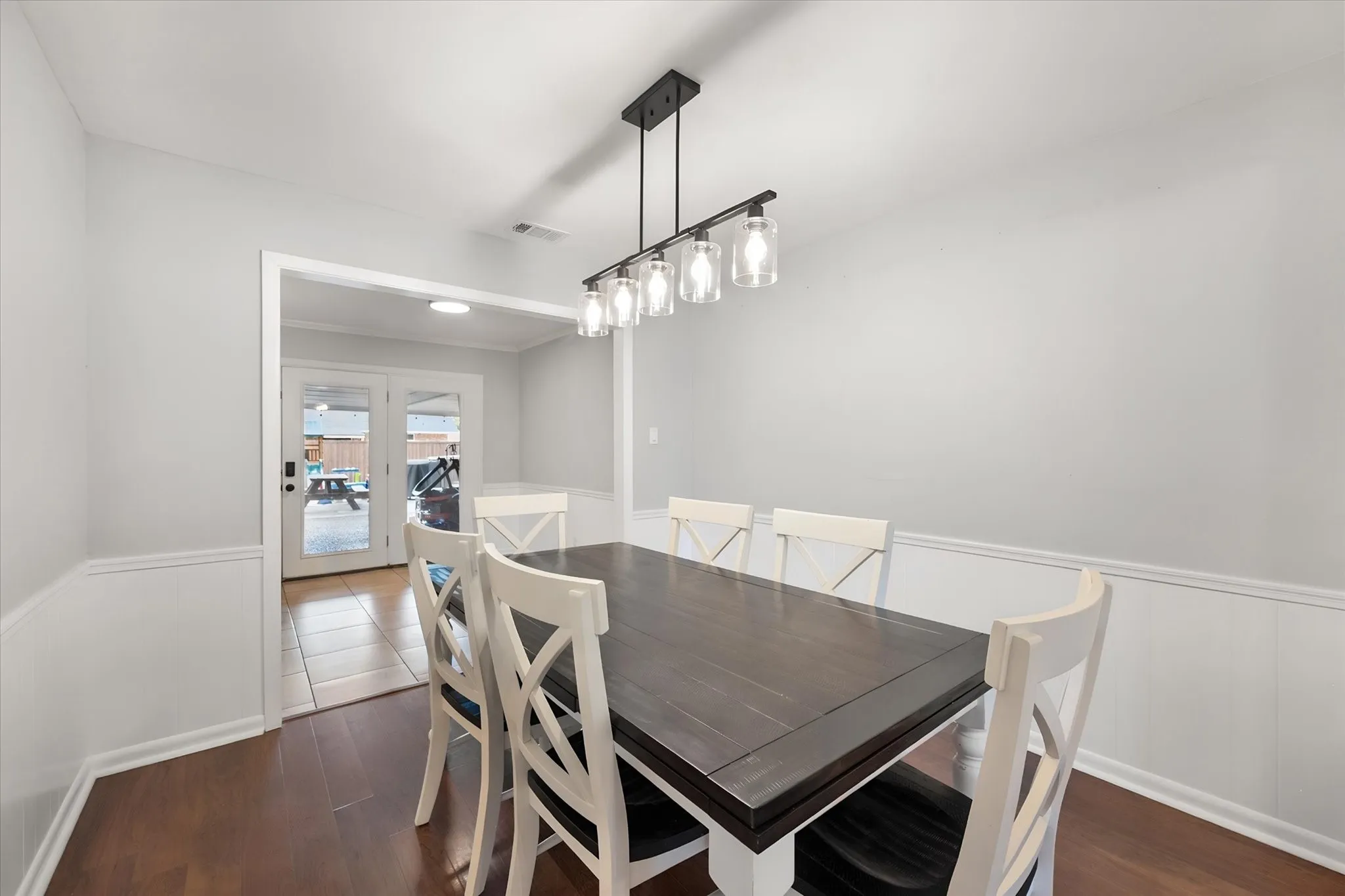 Single Family Residence For Sale in Navarro County , 805 Laura Avenue, Corsicana, Texas 75110, 3 Bedroom, 2 Bathroom, 2 Garage spaces, 1,860 Sqft, built in 1975, mls#21383179, Real Estate Agent in Corsicana, Homes For Sale in Navarro county, Homes For Sale in Corsicana, Realtor in Corsicana Texas, Real Estate Brokerage Independent Realty Texas, Luminita Cordes Realtor