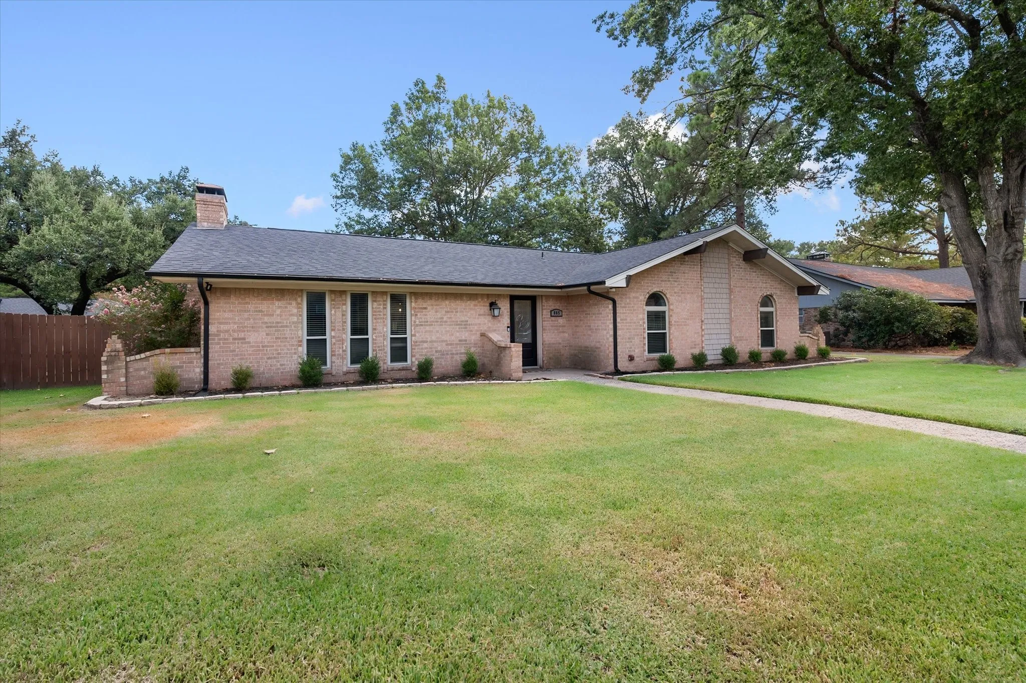Single Family Residence For Sale in Navarro County , 805 Laura Avenue, Corsicana, Texas 75110, 3 Bedroom, 2 Bathroom, 2 Garage spaces, 1,860 Sqft, built in 1975, mls#21383179, Real Estate Agent in Corsicana, Homes For Sale in Navarro county, Homes For Sale in Corsicana, Realtor in Corsicana Texas, Real Estate Brokerage Independent Realty Texas, Luminita Cordes Realtor