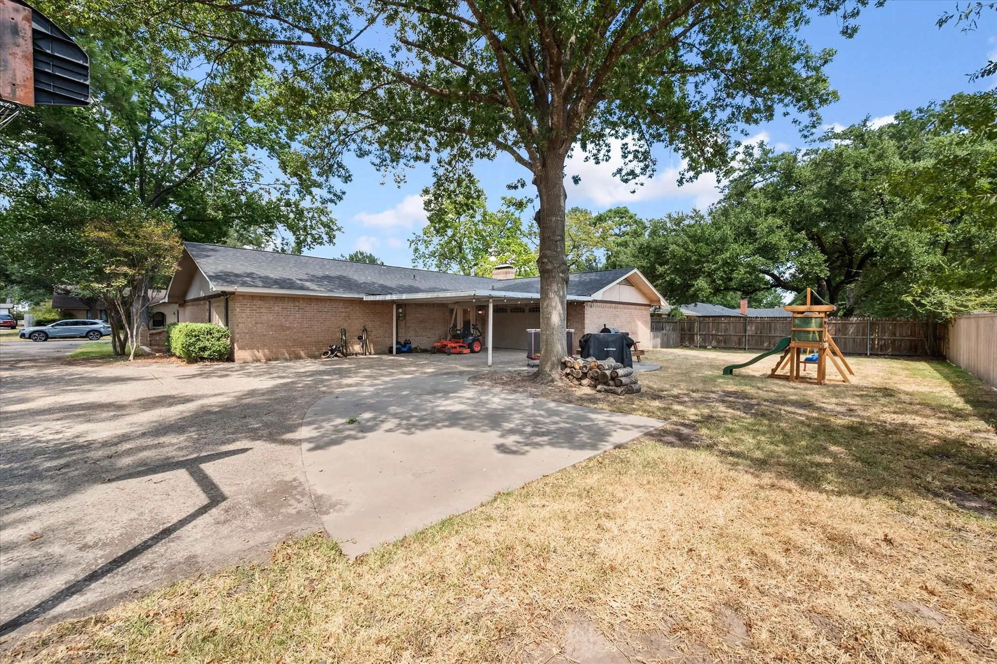 Single Family Residence For Sale in Navarro County , 805 Laura Avenue, Corsicana, Texas 75110, 3 Bedroom, 2 Bathroom, 2 Garage spaces, 1,860 Sqft, built in 1975, mls#21383179, Real Estate Agent in Corsicana, Homes For Sale in Navarro county, Homes For Sale in Corsicana, Realtor in Corsicana Texas, Real Estate Brokerage Independent Realty Texas, Luminita Cordes Realtor