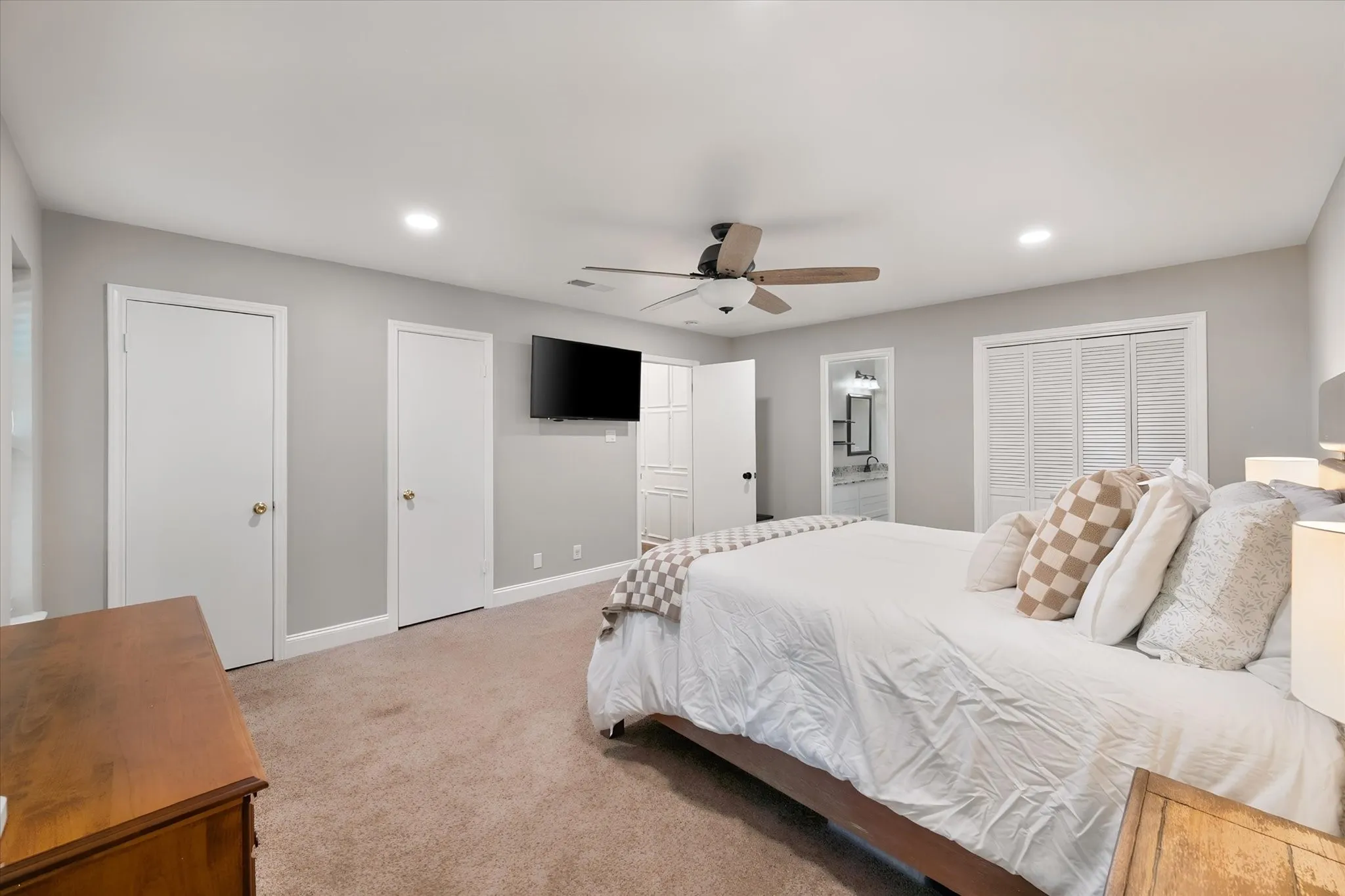 Single Family Residence For Sale in Navarro County , 805 Laura Avenue, Corsicana, Texas 75110, 3 Bedroom, 2 Bathroom, 2 Garage spaces, 1,860 Sqft, built in 1975, mls#21383179, Real Estate Agent in Corsicana, Homes For Sale in Navarro county, Homes For Sale in Corsicana, Realtor in Corsicana Texas, Real Estate Brokerage Independent Realty Texas, Luminita Cordes Realtor
