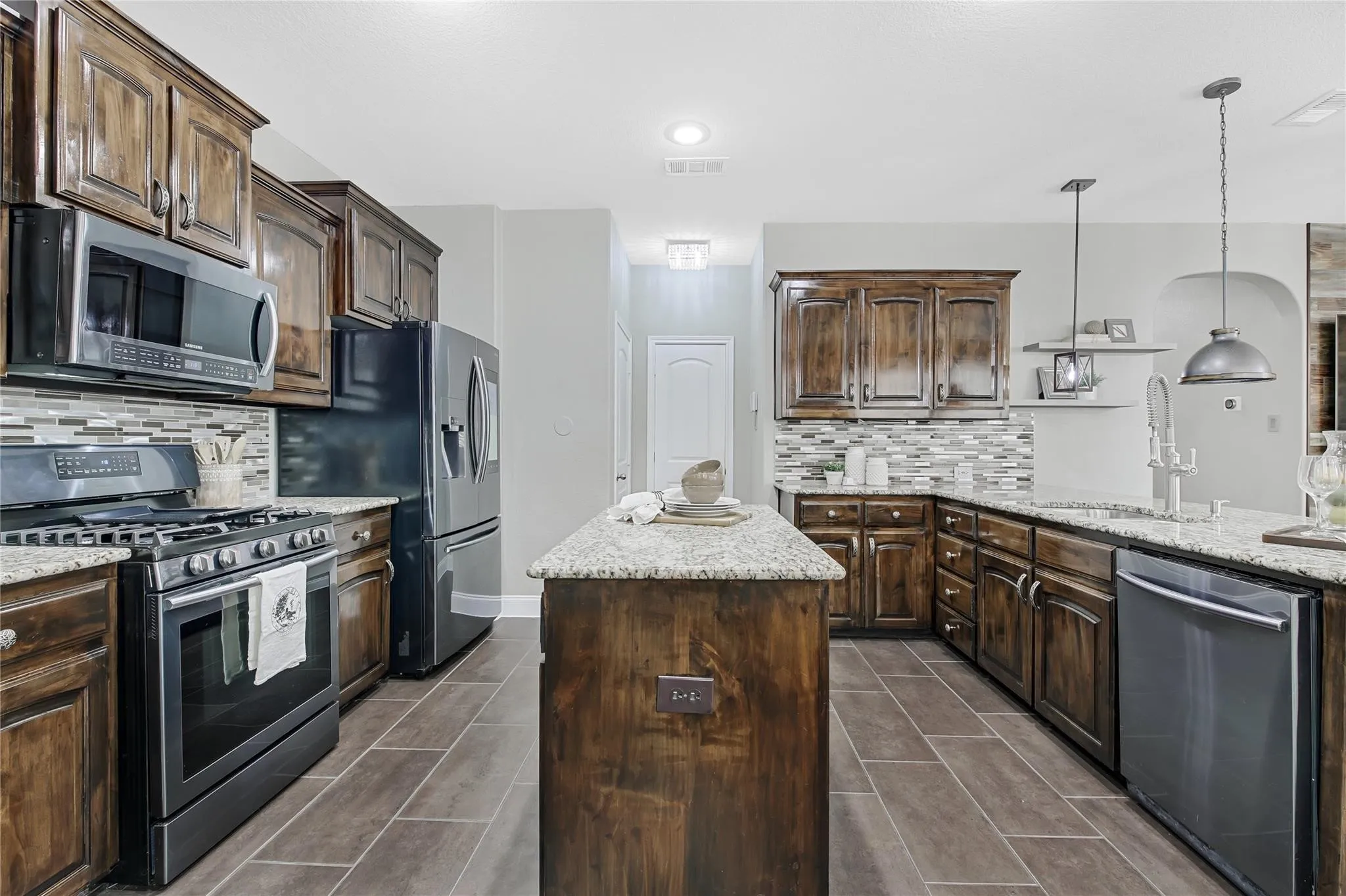 Single Family Residence For Rent in Denton County , 1708 Cole Lane, Argyle, Texas 76226, 3 Bedroom, 2 Bathroom, 2 Garage spaces, 1,840 Sqft, built in 2015, mls#21383381, Real Estate Agent in Argyle, Homes For Rent in Denton county, Homes For Rent in Argyle, Realtor in Argyle Texas, Real Estate Brokerage Independent Realty Texas, Luminita Cordes Realtor