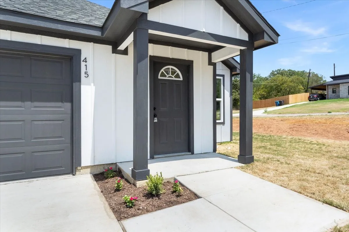 Single Family Residence For Sale in Grayson County , 415 E Monterey Street, Denison, Texas 75021, 3 Bedroom, 2 Bathroom, 2 Garage spaces, 1,340 Sqft, built in 2024, mls#21383384, Real Estate Agent in Denison, Homes For Sale in Grayson county, Homes For Sale in Denison, Realtor in Denison Texas, Real Estate Brokerage Independent Realty Texas, Luminita Cordes Realtor