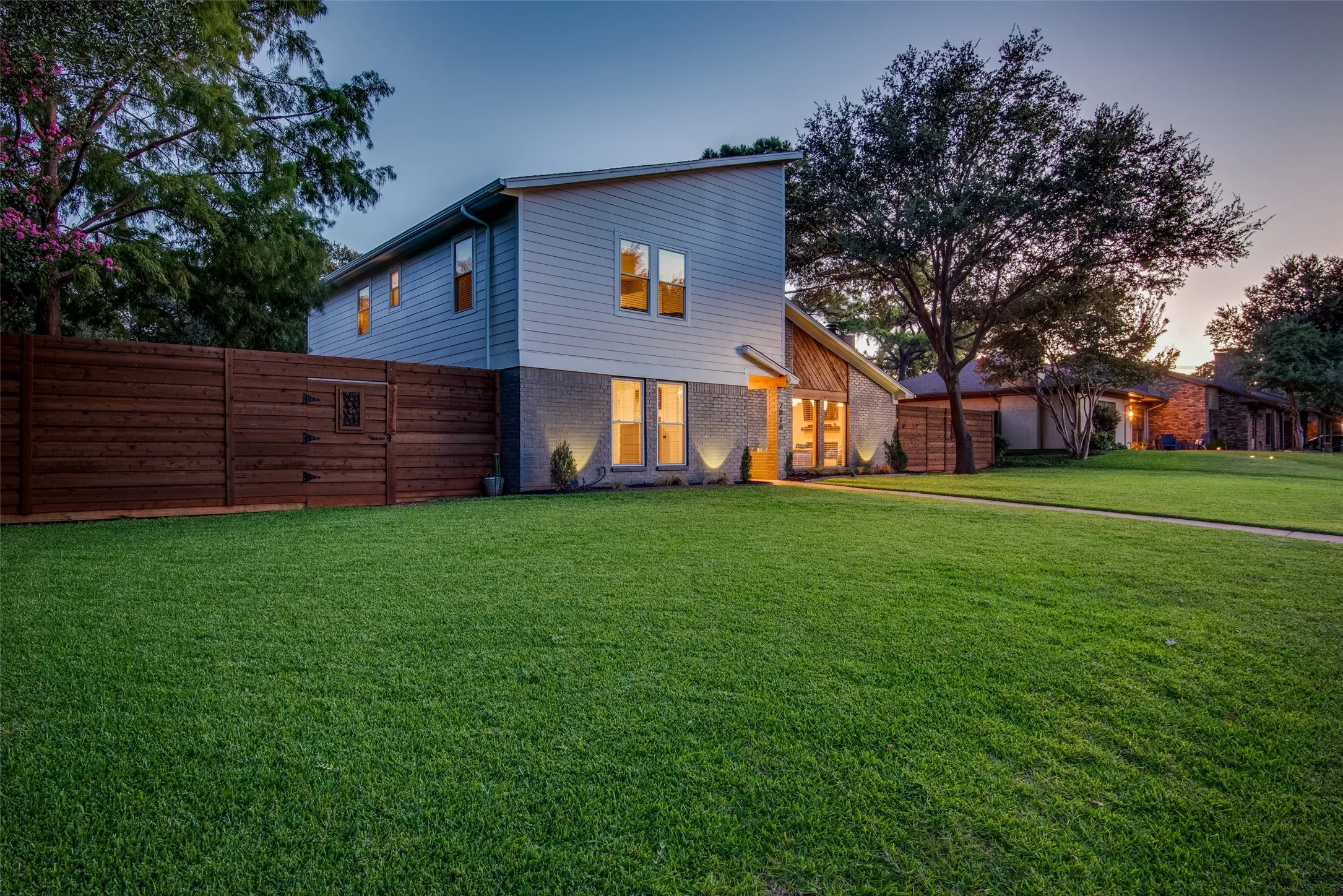 Single Family Residence For Sale in Tarrant County , 2010 Heatherbrook Drive, Grapevine, Texas 76051, 4 Bedroom, 2 Bathroom, 2 Garage spaces, 2,484 Sqft, built in 1979, mls#21383079, Real Estate Agent in Grapevine, Homes For Sale in Tarrant county, Homes For Sale in Grapevine, Realtor in Grapevine Texas, Real Estate Brokerage Independent Realty Texas, Luminita Cordes Realtor