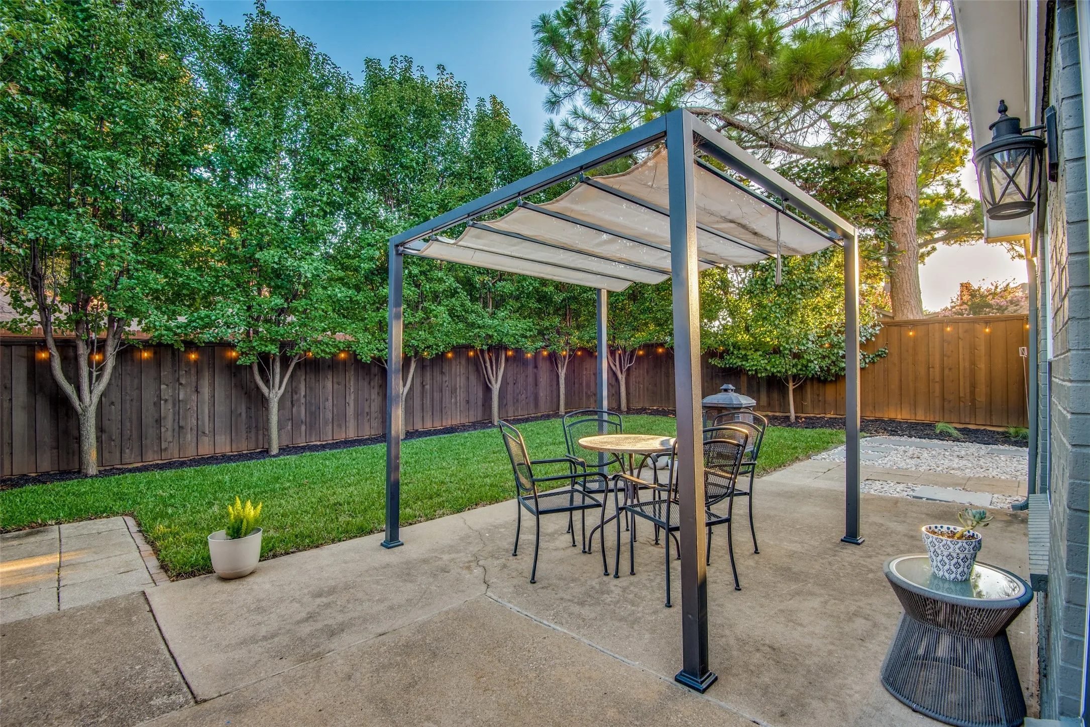 Single Family Residence For Sale in Tarrant County , 2010 Heatherbrook Drive, Grapevine, Texas 76051, 4 Bedroom, 2 Bathroom, 2 Garage spaces, 2,484 Sqft, built in 1979, mls#21383079, Real Estate Agent in Grapevine, Homes For Sale in Tarrant county, Homes For Sale in Grapevine, Realtor in Grapevine Texas, Real Estate Brokerage Independent Realty Texas, Luminita Cordes Realtor
