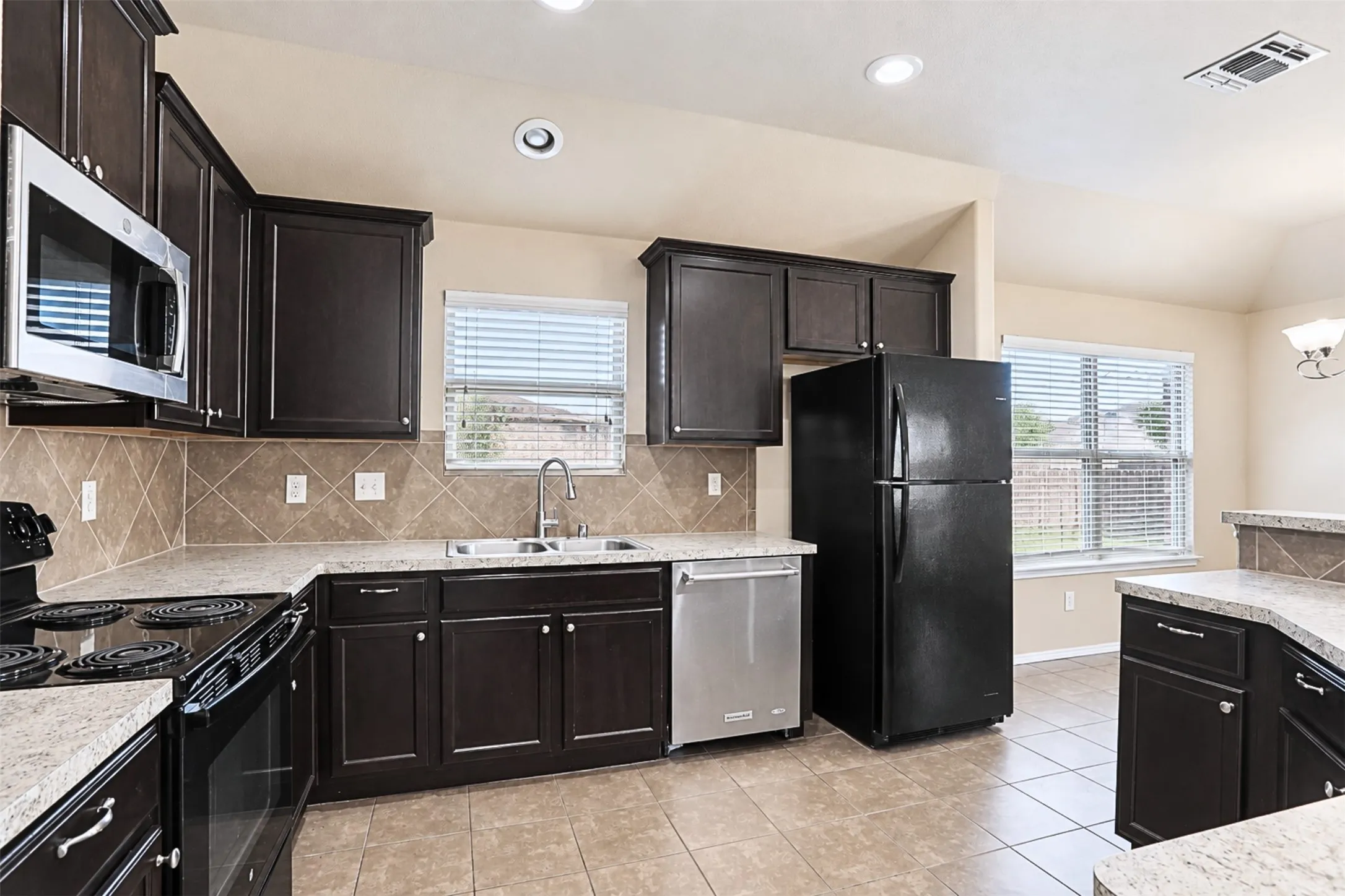 Single Family Residence For Rent in Collin County , 1213 Lambert Drive, Princeton, Texas 75407, 3 Bedroom, 2 Bathroom, 2 Garage spaces, 1,691 Sqft, built in 2014, mls#21383283, Real Estate Agent in Princeton, Homes For Rent in Collin county, Homes For Rent in Princeton, Realtor in Princeton Texas, Real Estate Brokerage Independent Realty Texas, Luminita Cordes Realtor