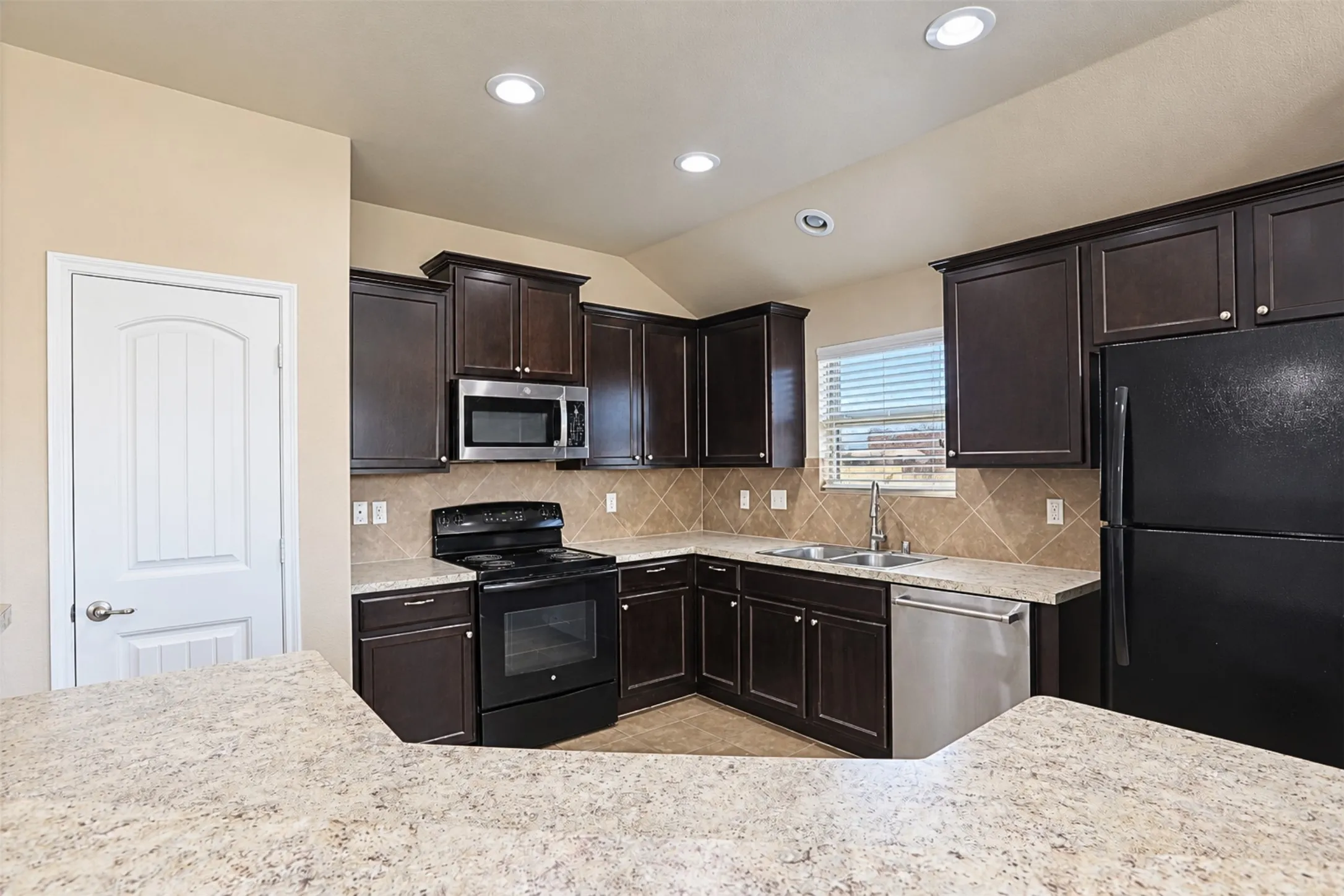 Single Family Residence For Rent in Collin County , 1213 Lambert Drive, Princeton, Texas 75407, 3 Bedroom, 2 Bathroom, 2 Garage spaces, 1,691 Sqft, built in 2014, mls#21383283, Real Estate Agent in Princeton, Homes For Rent in Collin county, Homes For Rent in Princeton, Realtor in Princeton Texas, Real Estate Brokerage Independent Realty Texas, Luminita Cordes Realtor