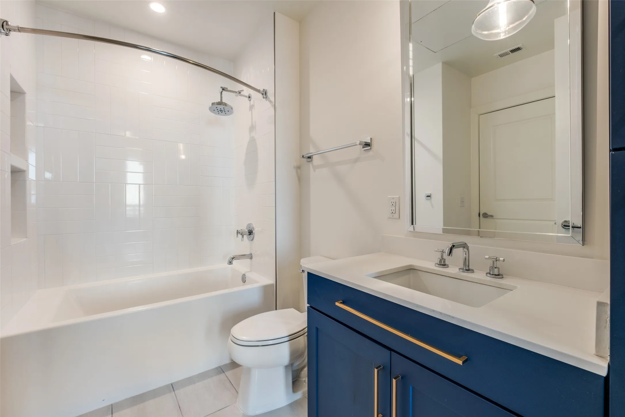 Apartment For Rent in Dallas County , 3611 Congress Avenue 2102, Dallas, Texas 75219, 2 Bedroom, 2 Bathroom, 2 Garage spaces, 1,402 Sqft, built in 2021, mls#21383395, Real Estate Agent in Dallas, Homes For Rent in Dallas county, Homes For Rent in Dallas, Realtor in Dallas Texas, Real Estate Brokerage Independent Realty Texas, Luminita Cordes Realtor