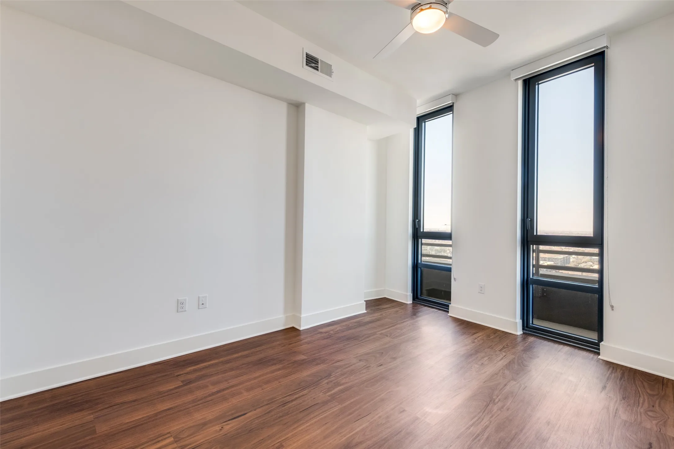 Apartment For Rent in Dallas County , 3611 Congress Avenue 2102, Dallas, Texas 75219, 2 Bedroom, 2 Bathroom, 2 Garage spaces, 1,402 Sqft, built in 2021, mls#21383395, Real Estate Agent in Dallas, Homes For Rent in Dallas county, Homes For Rent in Dallas, Realtor in Dallas Texas, Real Estate Brokerage Independent Realty Texas, Luminita Cordes Realtor