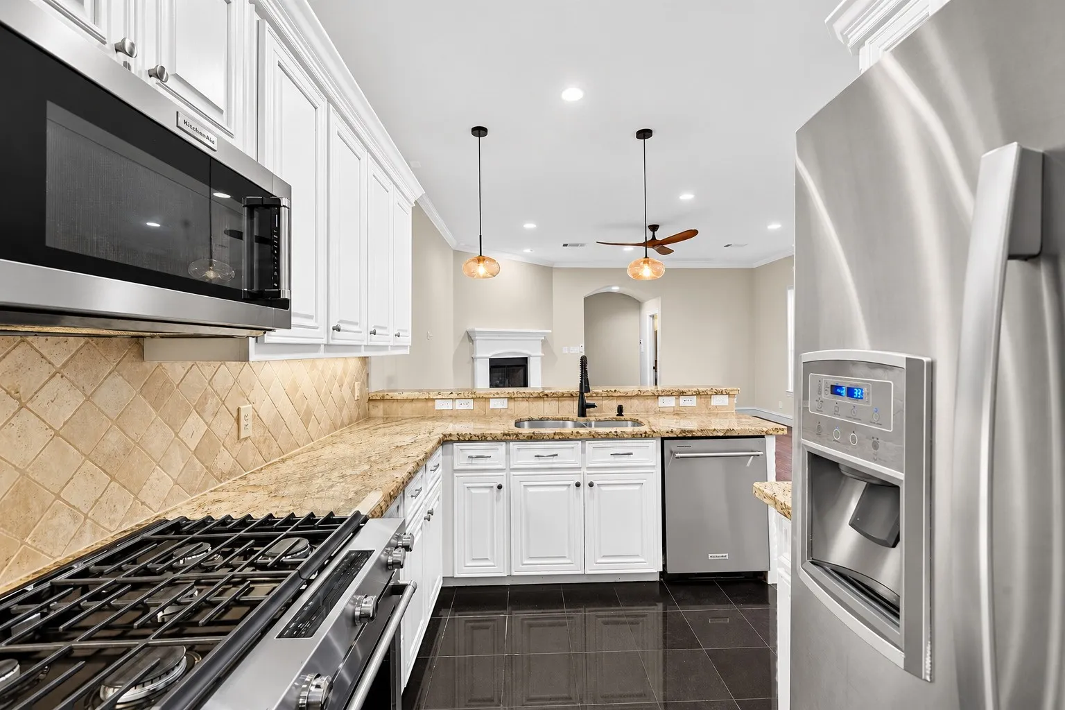 Single Family Residence For Sale in Dallas County , 5418 Martel Avenue, Dallas, Texas 75206, 3 Bedroom, 3 Bathroom, 2 Garage spaces, 2,509 Sqft, built in 2006, mls#21383131, Real Estate Agent in Dallas, Homes For Sale in Dallas county, Homes For Sale in Dallas, Realtor in Dallas Texas, Real Estate Brokerage Independent Realty Texas, Luminita Cordes Realtor