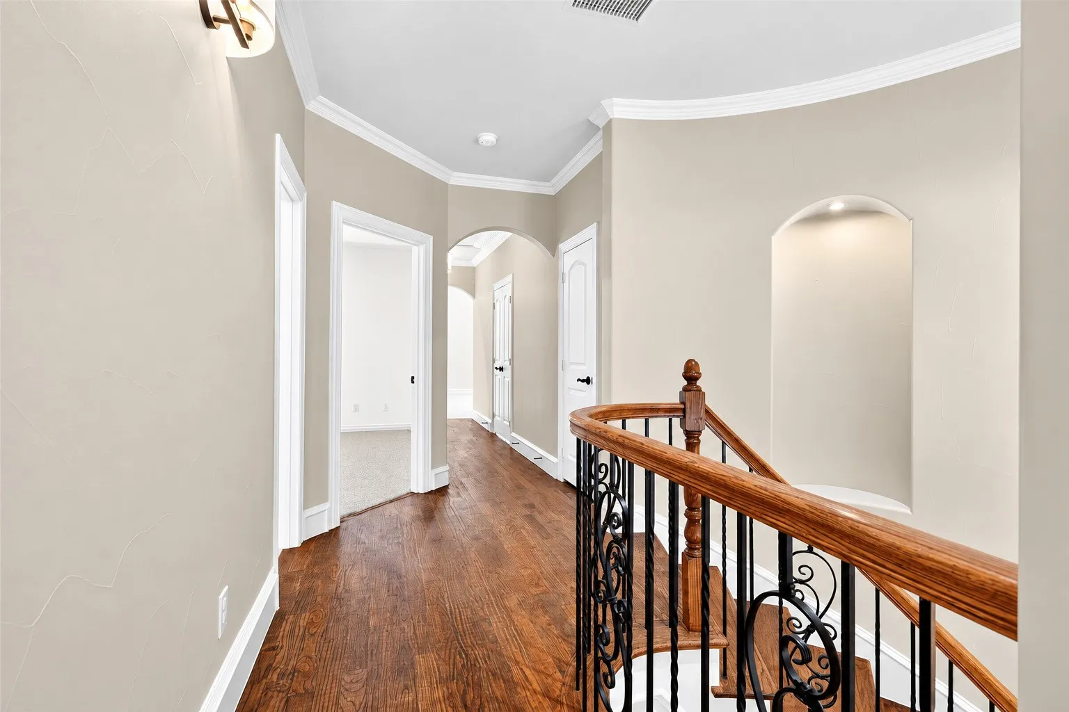 Single Family Residence For Sale in Dallas County , 5418 Martel Avenue, Dallas, Texas 75206, 3 Bedroom, 3 Bathroom, 2 Garage spaces, 2,509 Sqft, built in 2006, mls#21383131, Real Estate Agent in Dallas, Homes For Sale in Dallas county, Homes For Sale in Dallas, Realtor in Dallas Texas, Real Estate Brokerage Independent Realty Texas, Luminita Cordes Realtor