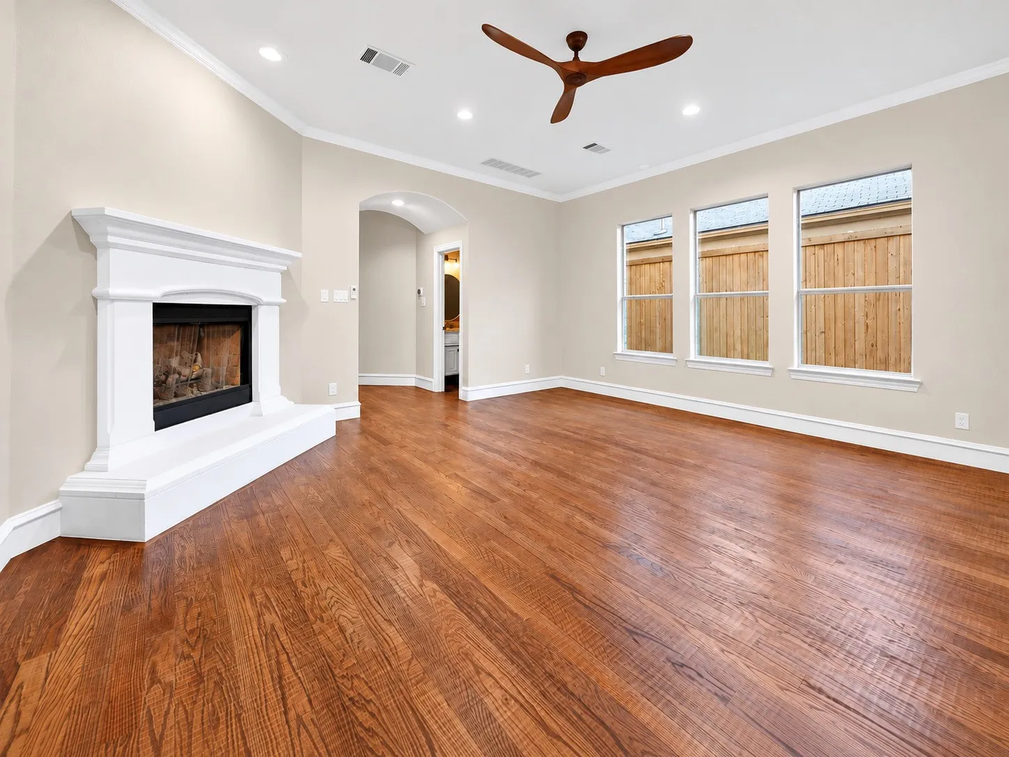 Single Family Residence For Sale in Dallas County , 5418 Martel Avenue, Dallas, Texas 75206, 3 Bedroom, 3 Bathroom, 2 Garage spaces, 2,509 Sqft, built in 2006, mls#21383131, Real Estate Agent in Dallas, Homes For Sale in Dallas county, Homes For Sale in Dallas, Realtor in Dallas Texas, Real Estate Brokerage Independent Realty Texas, Luminita Cordes Realtor
