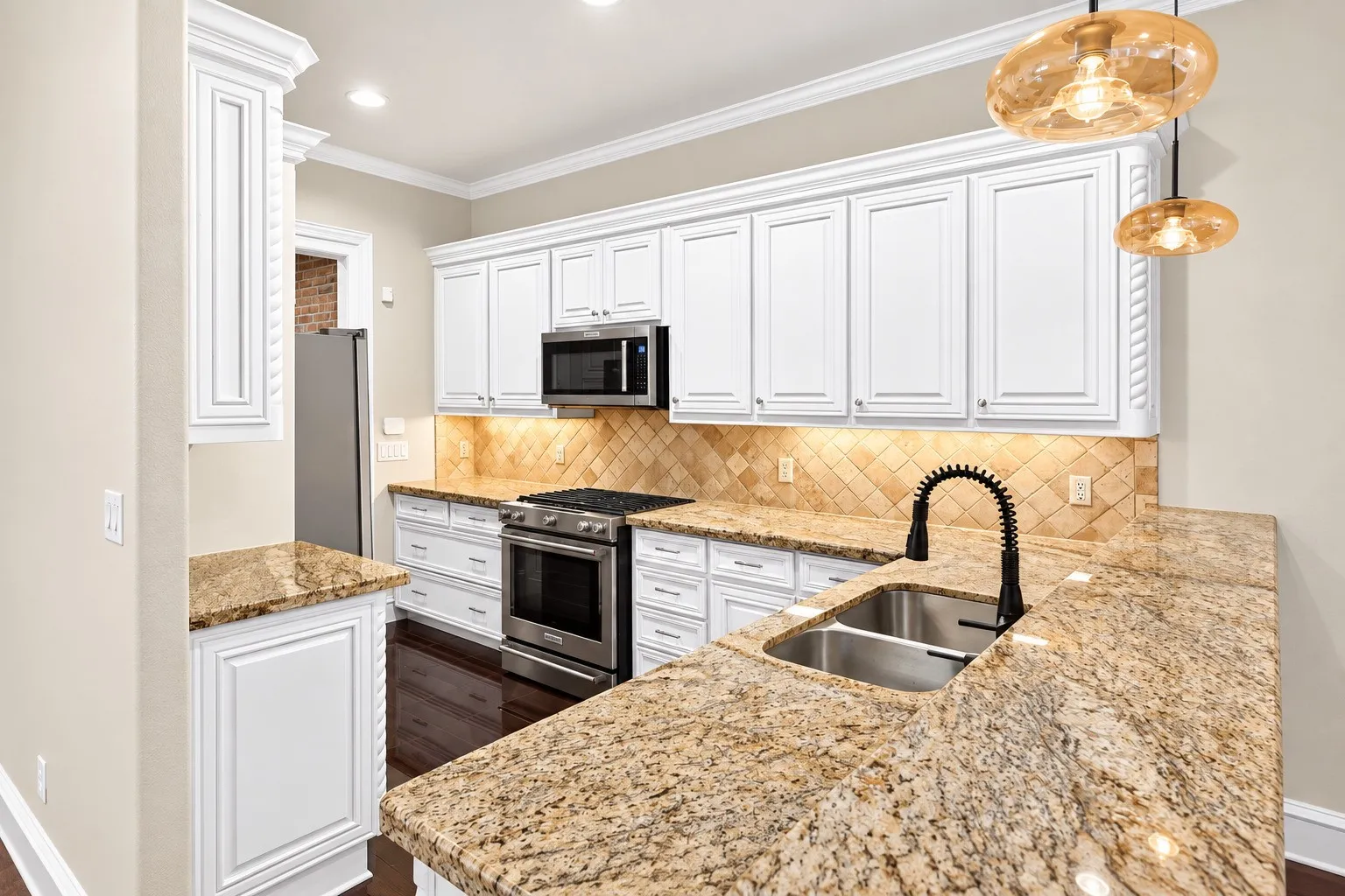 Single Family Residence For Sale in Dallas County , 5418 Martel Avenue, Dallas, Texas 75206, 3 Bedroom, 3 Bathroom, 2 Garage spaces, 2,509 Sqft, built in 2006, mls#21383131, Real Estate Agent in Dallas, Homes For Sale in Dallas county, Homes For Sale in Dallas, Realtor in Dallas Texas, Real Estate Brokerage Independent Realty Texas, Luminita Cordes Realtor