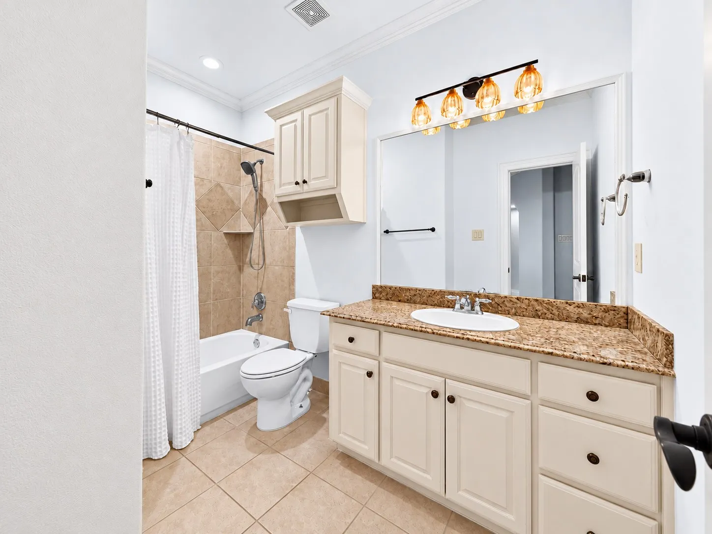 Single Family Residence For Sale in Dallas County , 5418 Martel Avenue, Dallas, Texas 75206, 3 Bedroom, 3 Bathroom, 2 Garage spaces, 2,509 Sqft, built in 2006, mls#21383131, Real Estate Agent in Dallas, Homes For Sale in Dallas county, Homes For Sale in Dallas, Realtor in Dallas Texas, Real Estate Brokerage Independent Realty Texas, Luminita Cordes Realtor