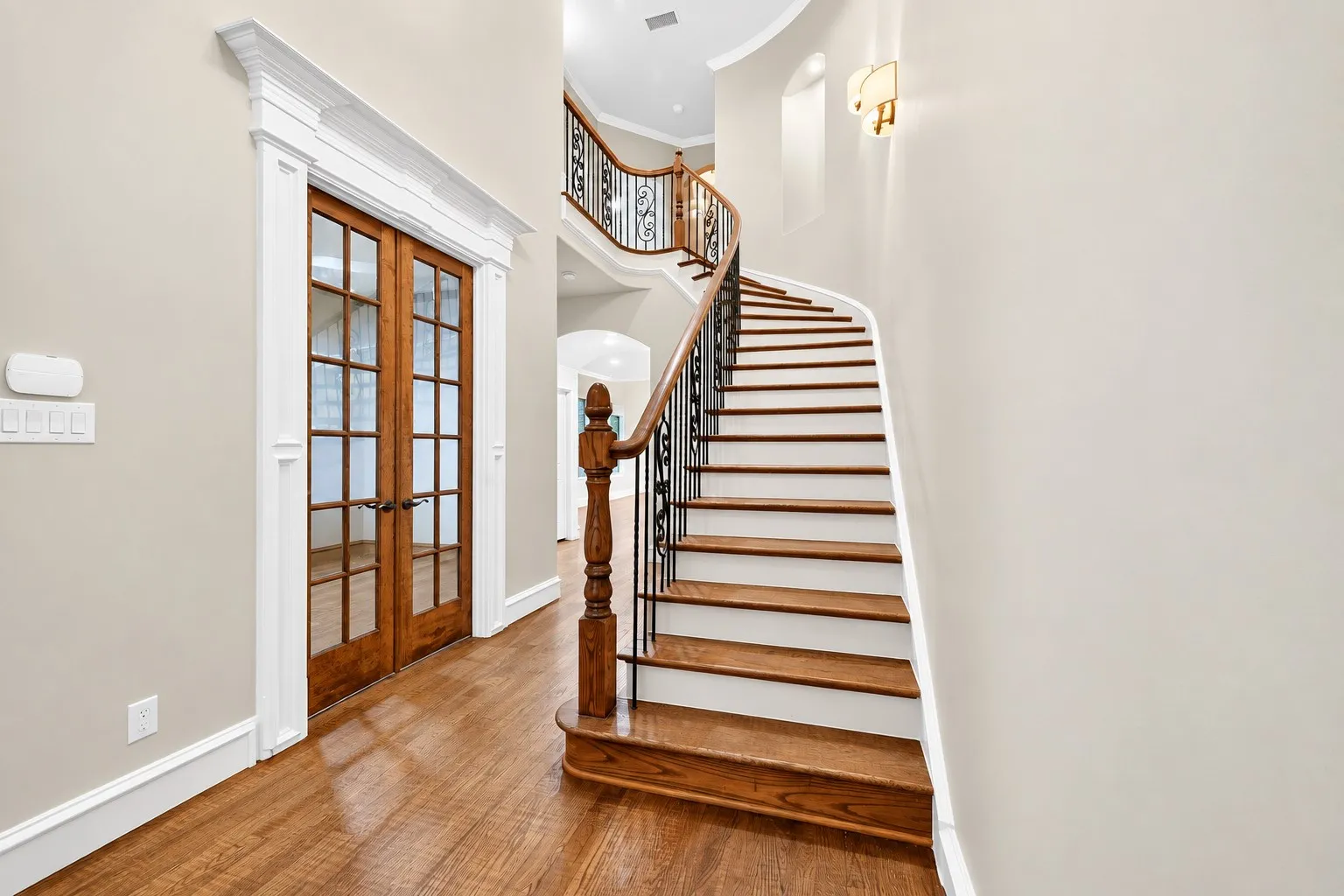 Single Family Residence For Sale in Dallas County , 5418 Martel Avenue, Dallas, Texas 75206, 3 Bedroom, 3 Bathroom, 2 Garage spaces, 2,509 Sqft, built in 2006, mls#21383131, Real Estate Agent in Dallas, Homes For Sale in Dallas county, Homes For Sale in Dallas, Realtor in Dallas Texas, Real Estate Brokerage Independent Realty Texas, Luminita Cordes Realtor