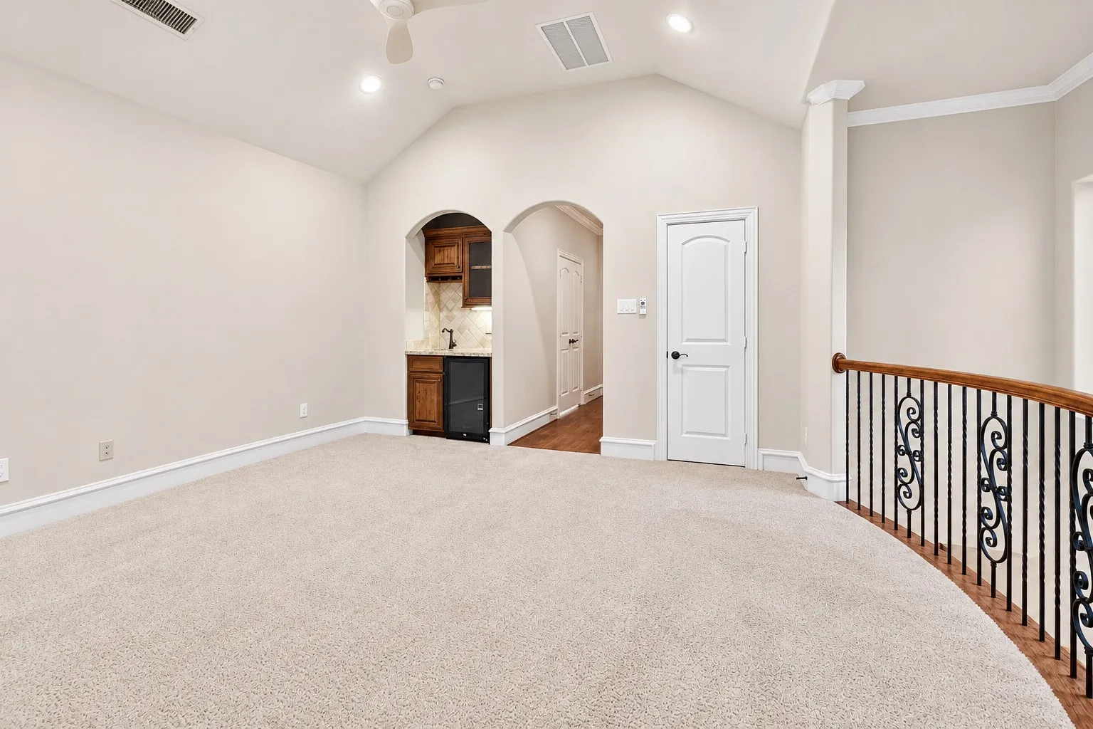 Single Family Residence For Sale in Dallas County , 5418 Martel Avenue, Dallas, Texas 75206, 3 Bedroom, 3 Bathroom, 2 Garage spaces, 2,509 Sqft, built in 2006, mls#21383131, Real Estate Agent in Dallas, Homes For Sale in Dallas county, Homes For Sale in Dallas, Realtor in Dallas Texas, Real Estate Brokerage Independent Realty Texas, Luminita Cordes Realtor